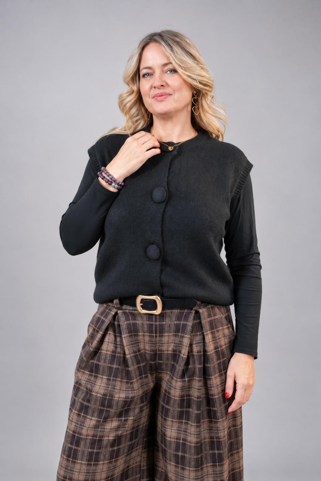 Strickweste mit großen Knöpfen, schwarz