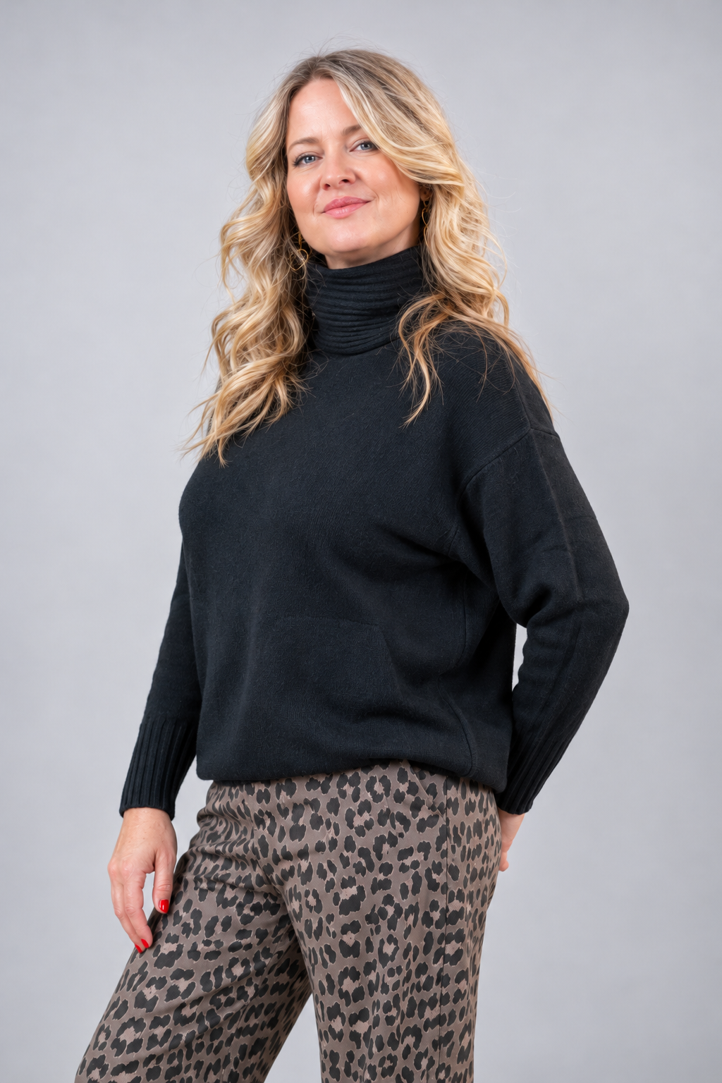 Oversize Strickpullover mit Rollkragen & Taschen, schwarz