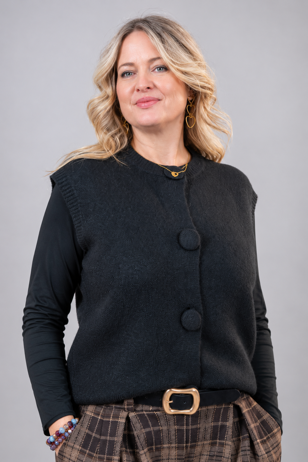 Strickweste mit großen Knöpfen, schwarz