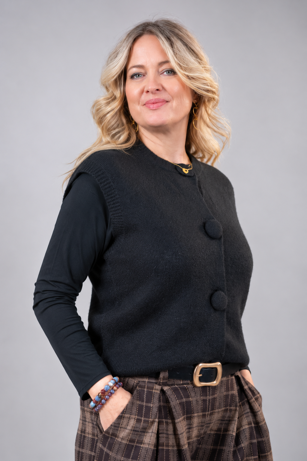 Strickweste mit großen Knöpfen, schwarz