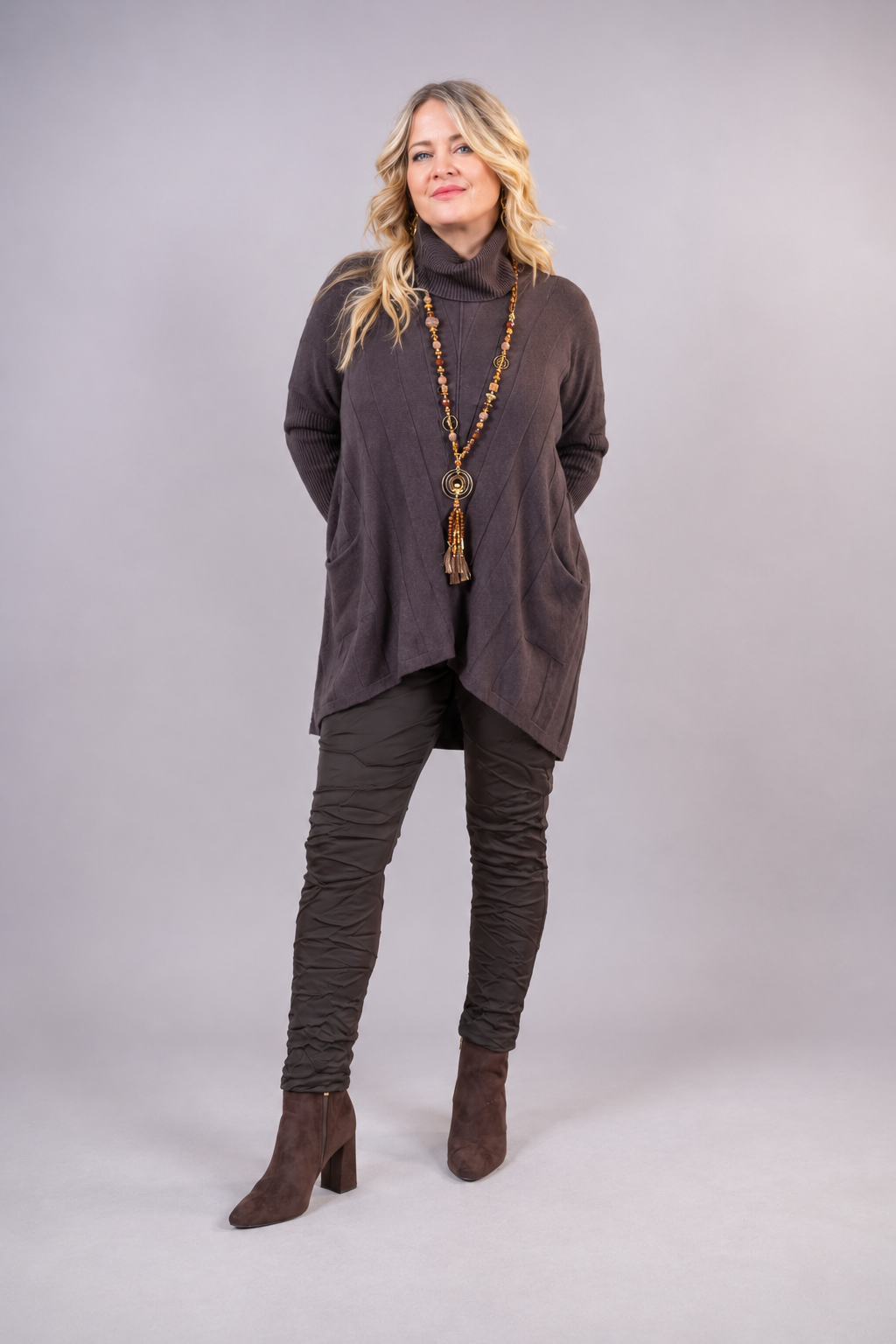 Oversize Strickpullover mit Rollkragen, schokobraun