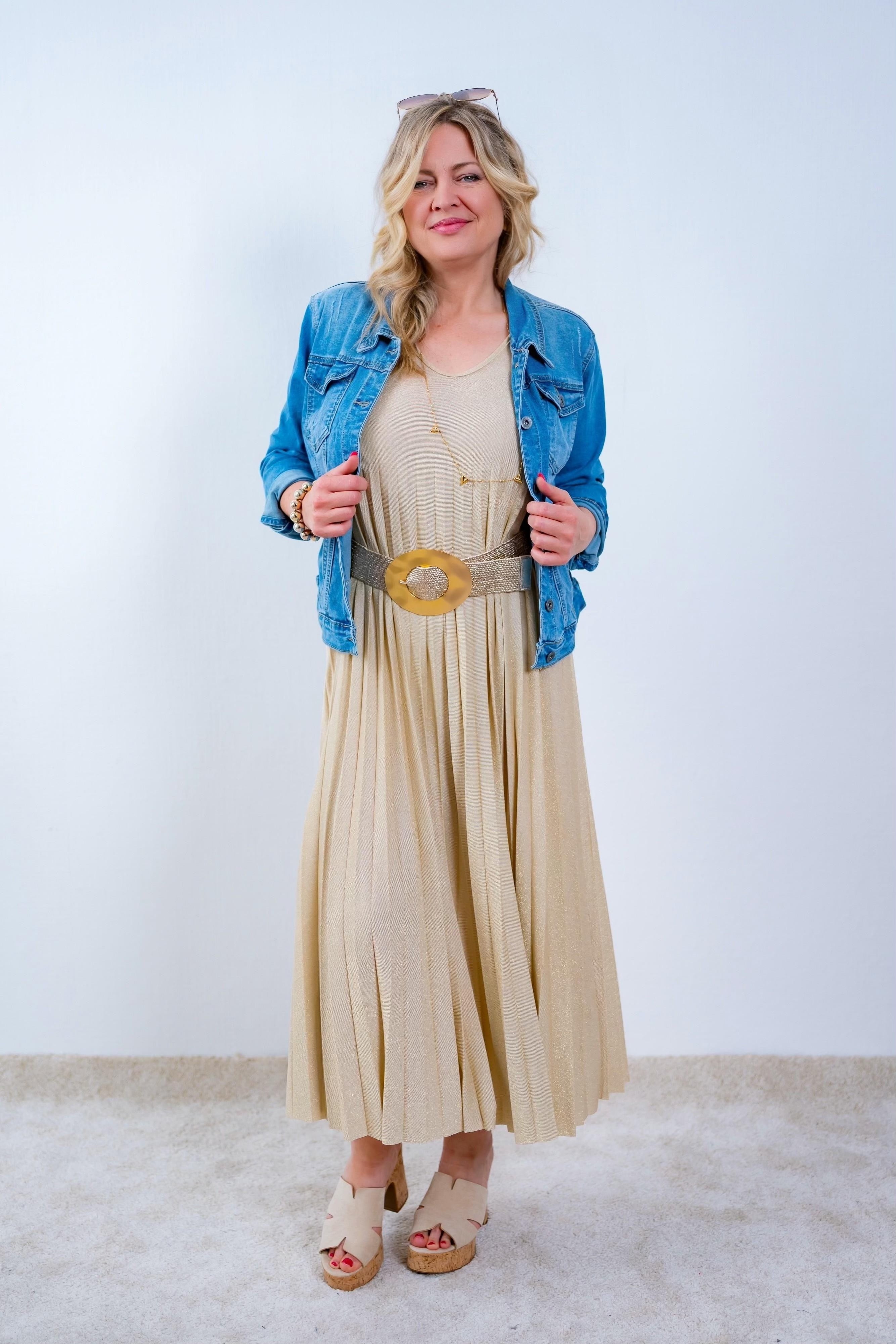 Ärmelloses Maxikleid mit V-Ausschnitt in Gold