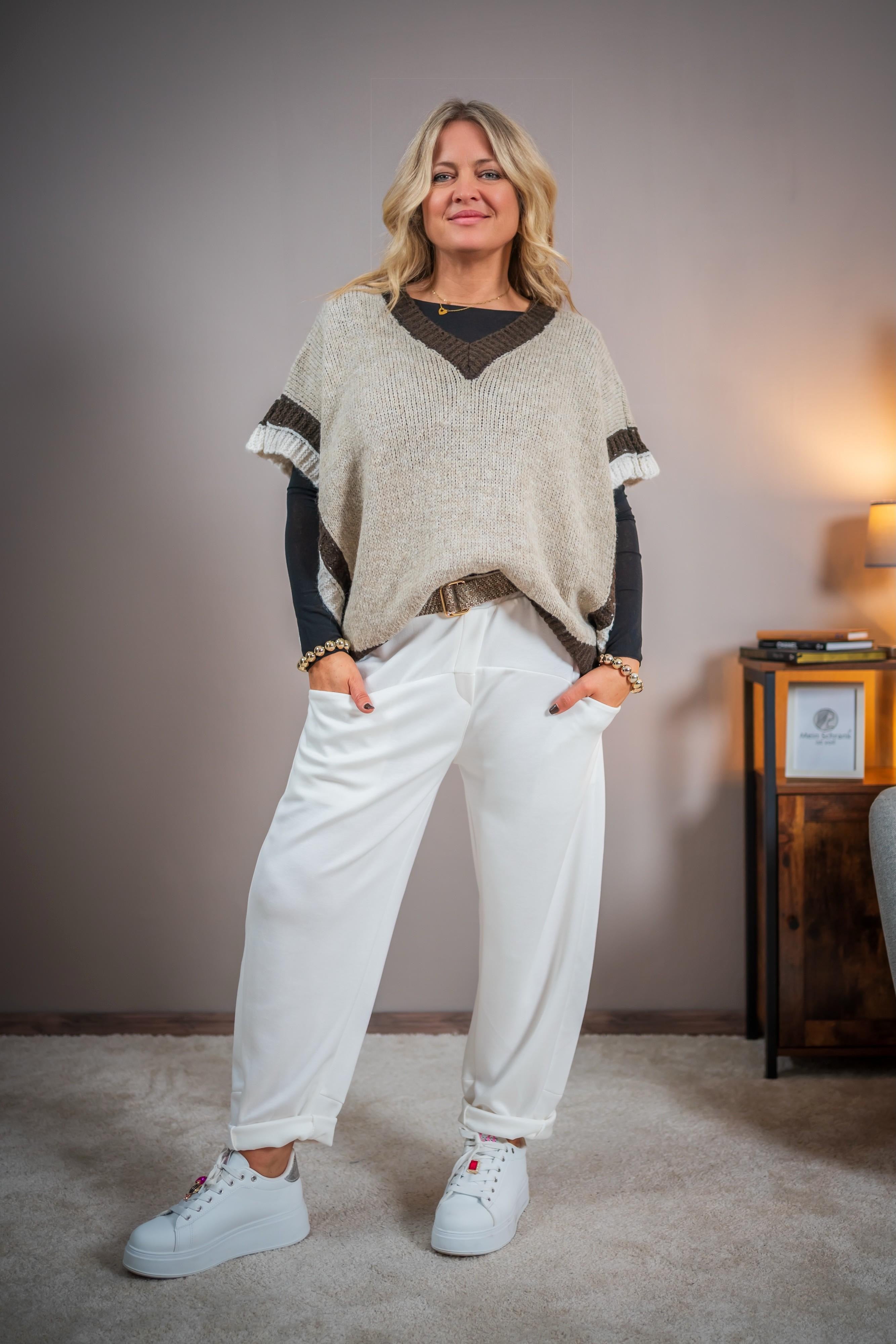 Strickponcho mit V-Ausschnitt, beige