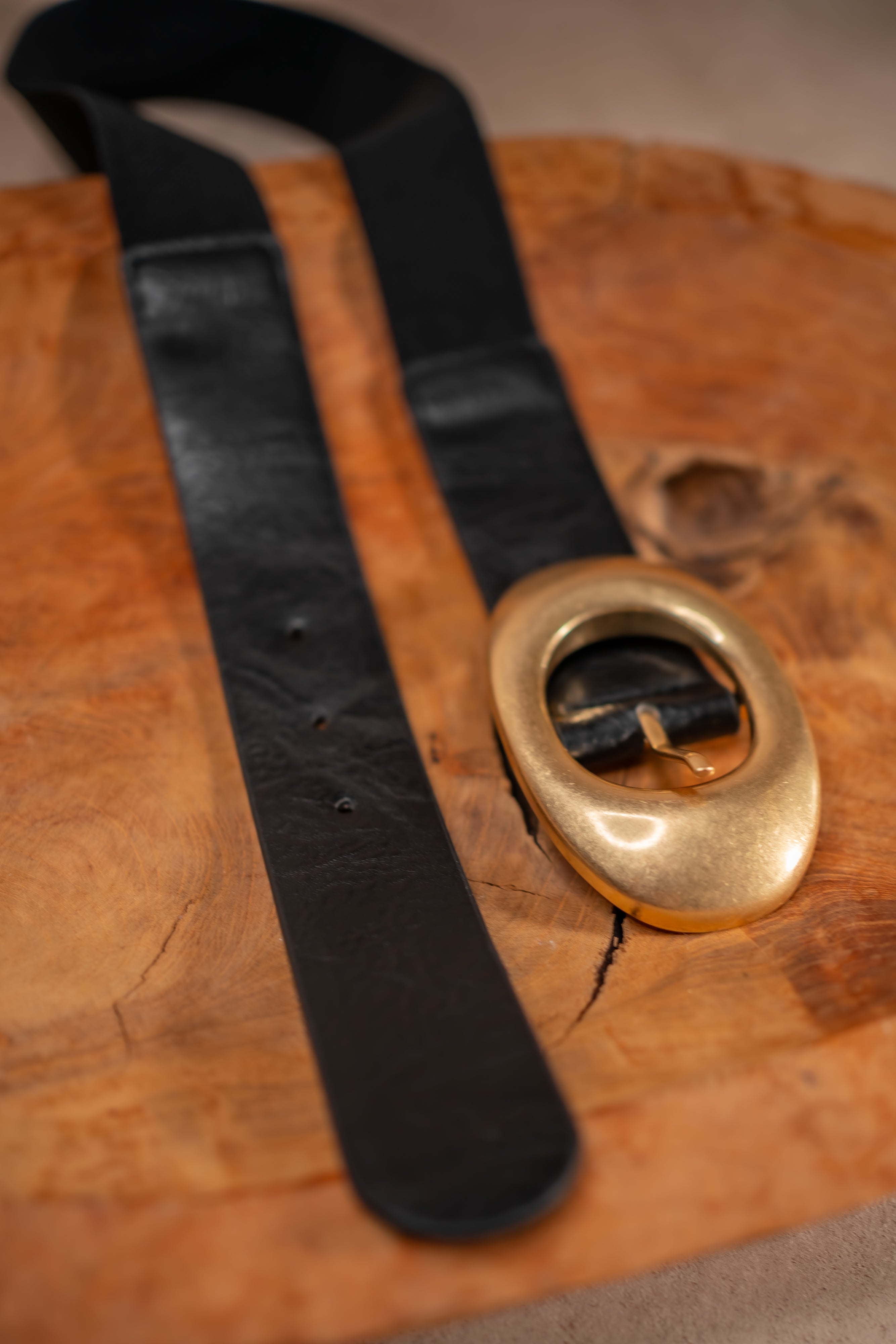 Schmaler Stretchgürtel mit ovaler Schnalle, schwarz