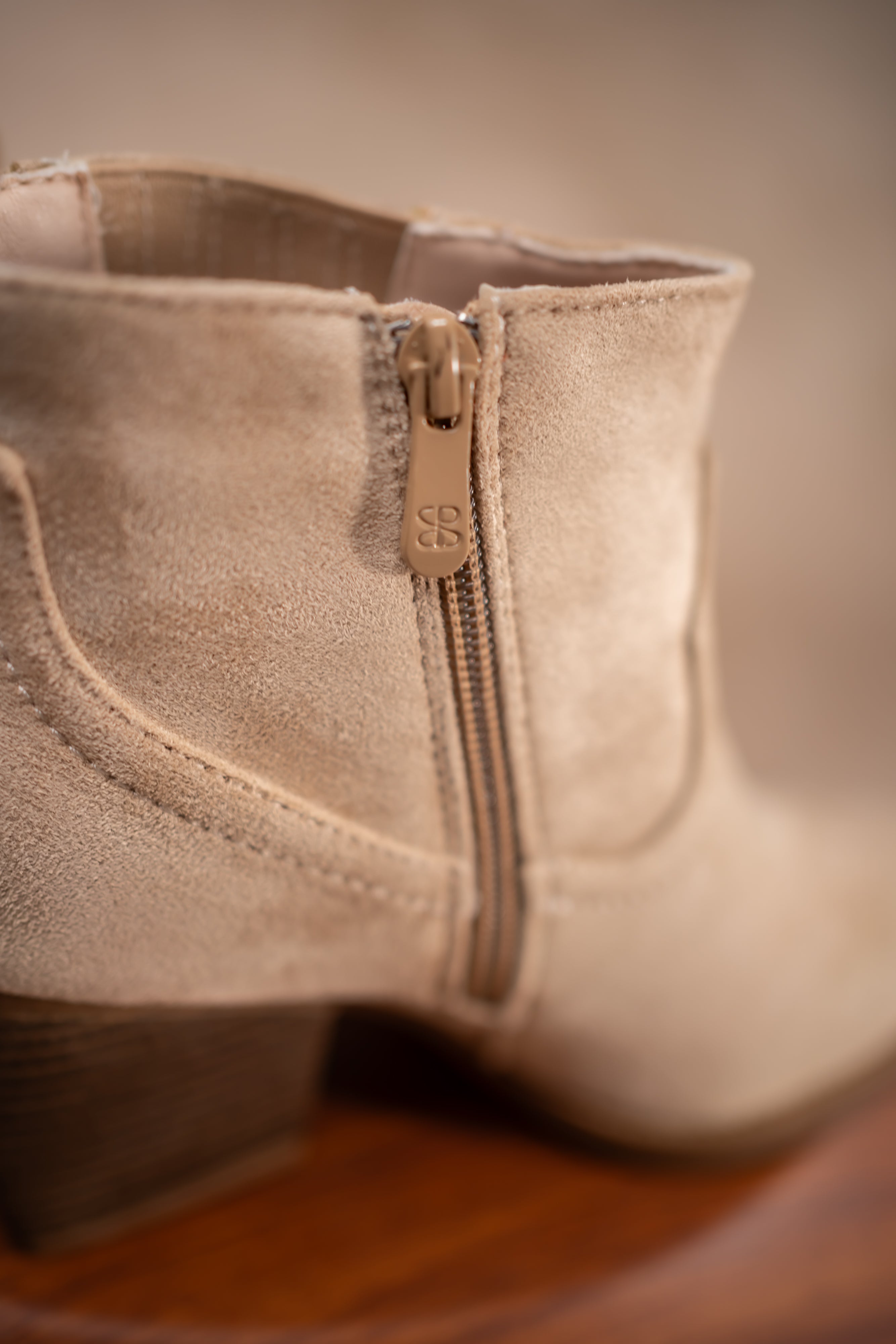 Absatzstiefelette im Westernlook, beige