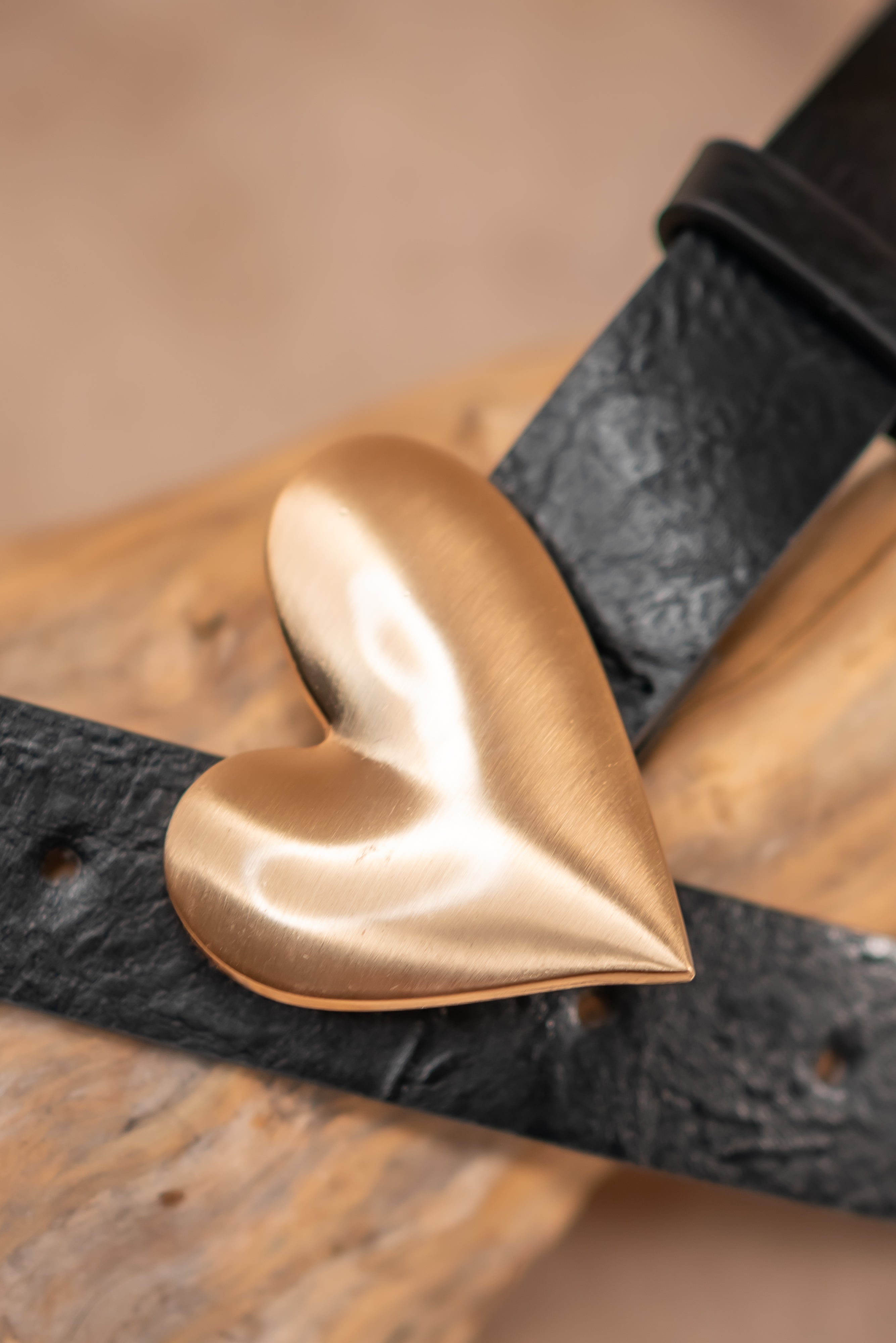 Gürtel mit goldenem Herz, schwarz