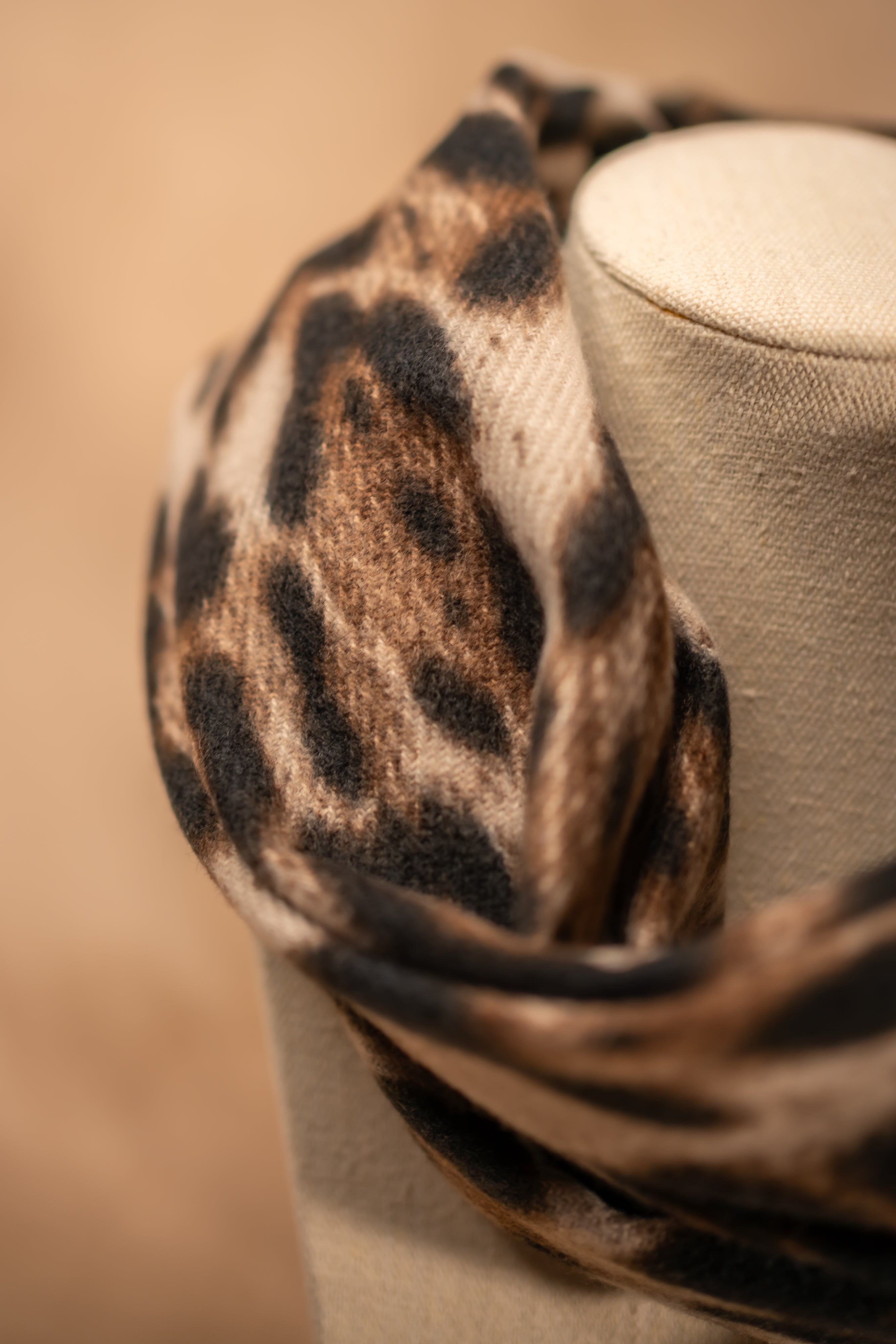 Weicher Schal mit Leo-Print