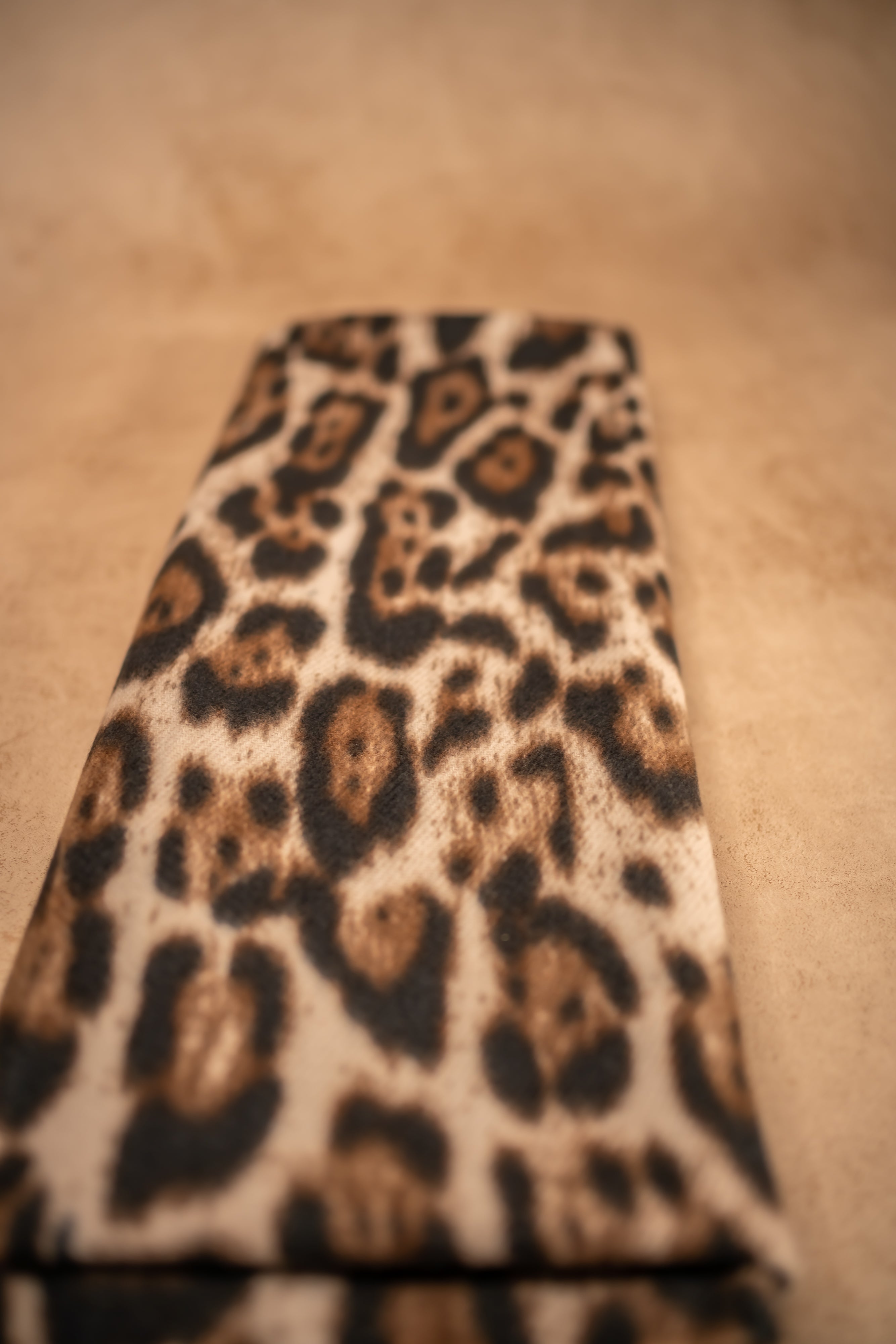 Weicher Schal mit Leo-Print