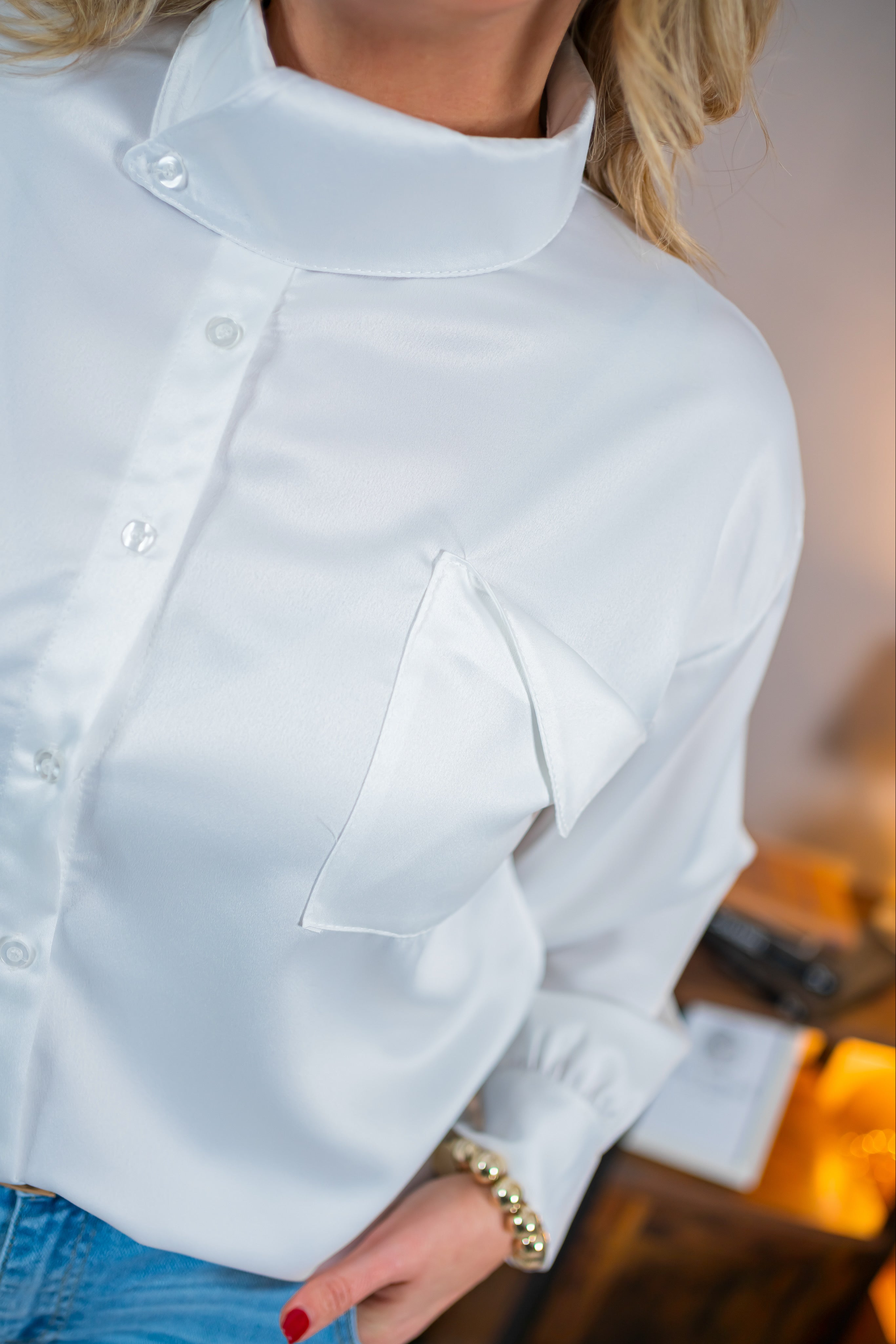 Bluse mit asymmetrischem Kragen, off-white