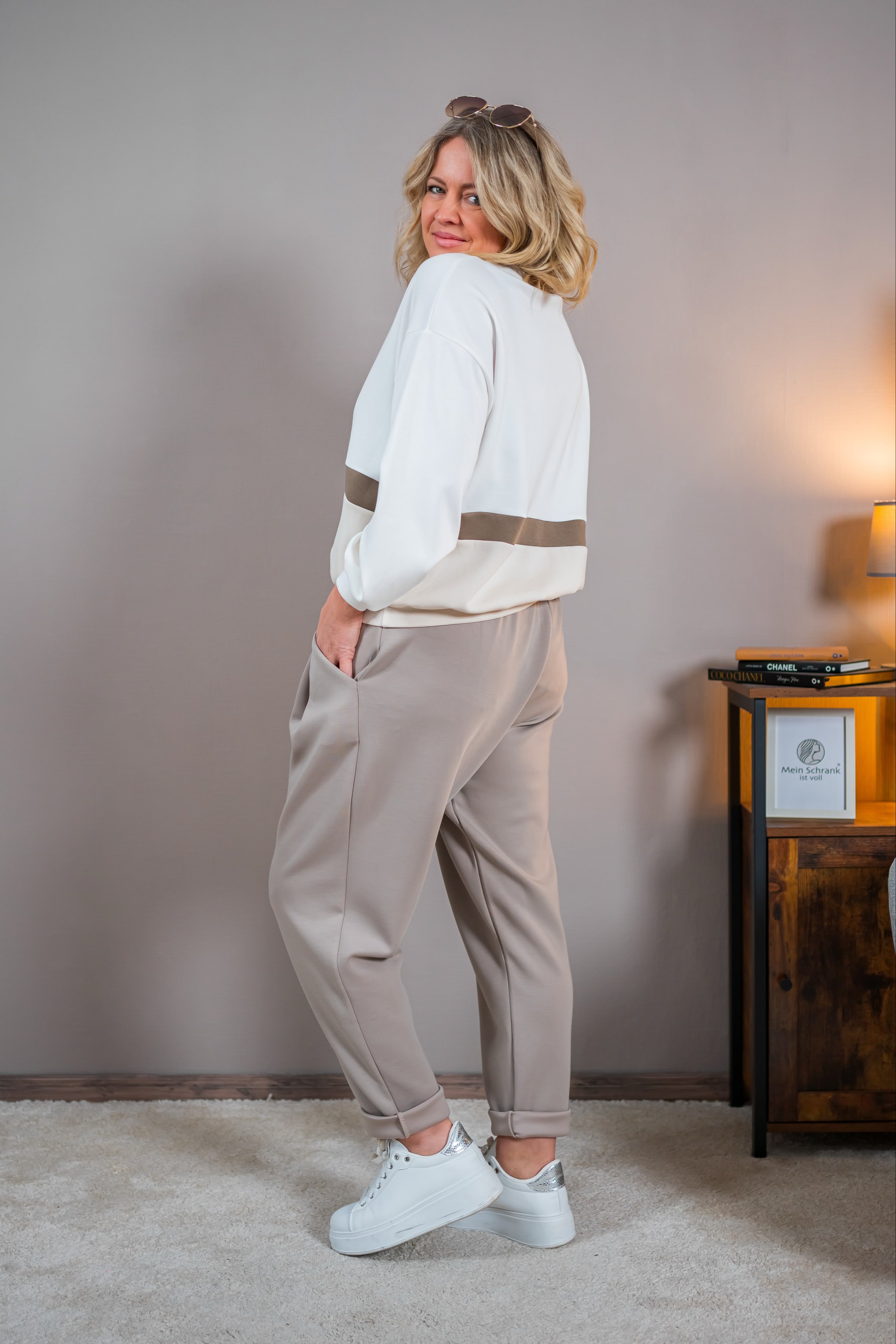 Sweatshirt im Colorblock-Design, weiß/creme/taupe