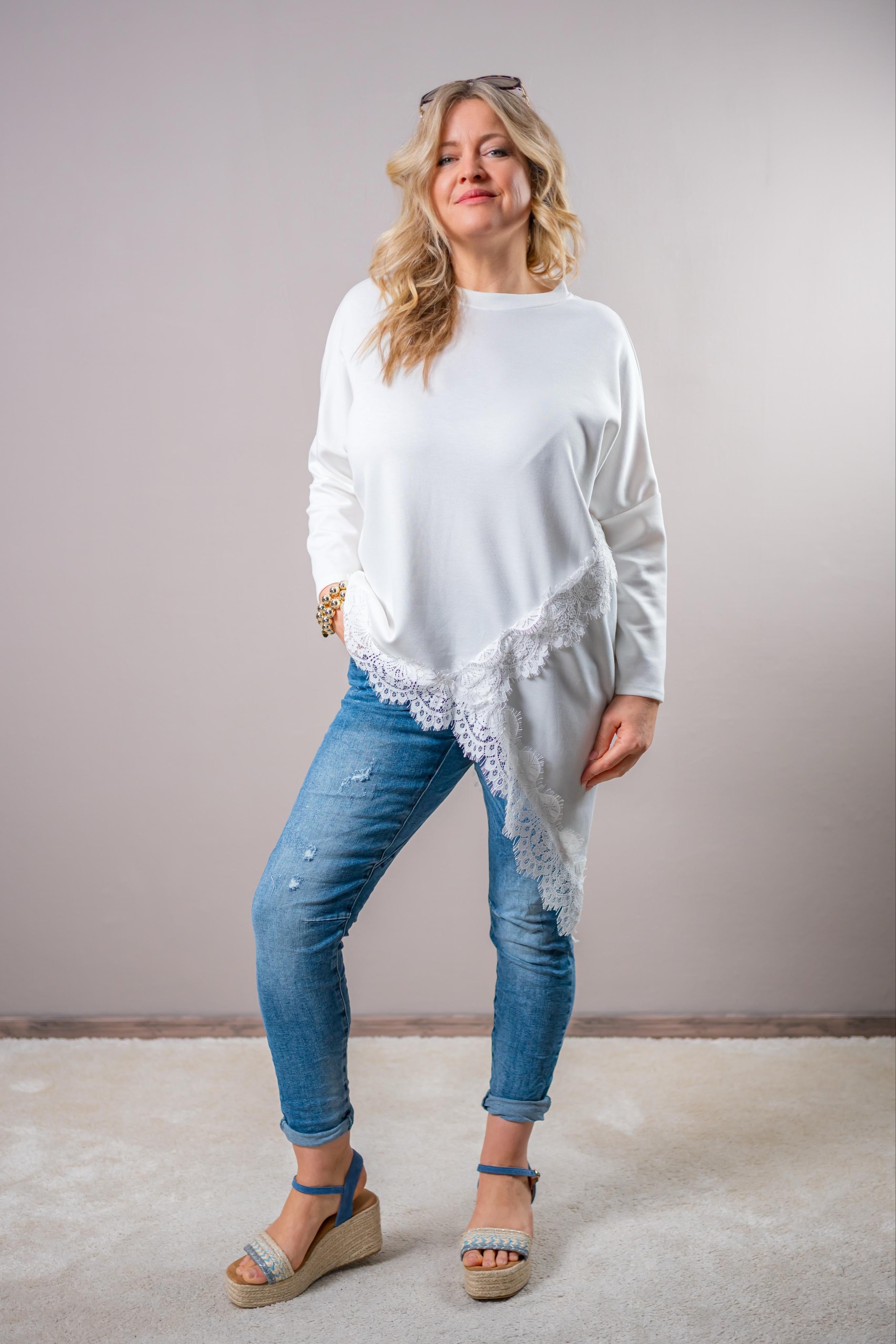 Asymmetrisches Sweatshirt mit Spitzenabschluss, off-white