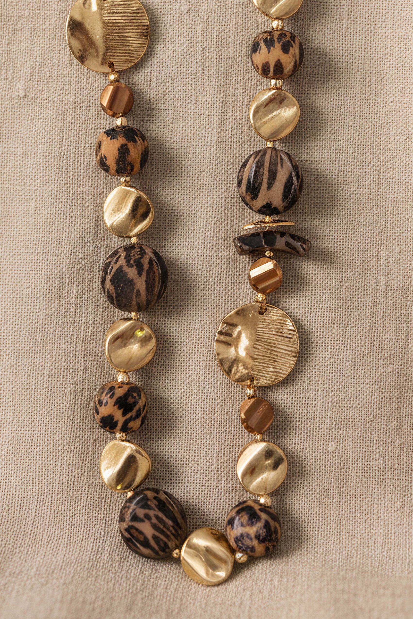 Lange Statement-Kette im Animal-Look, vergoldet