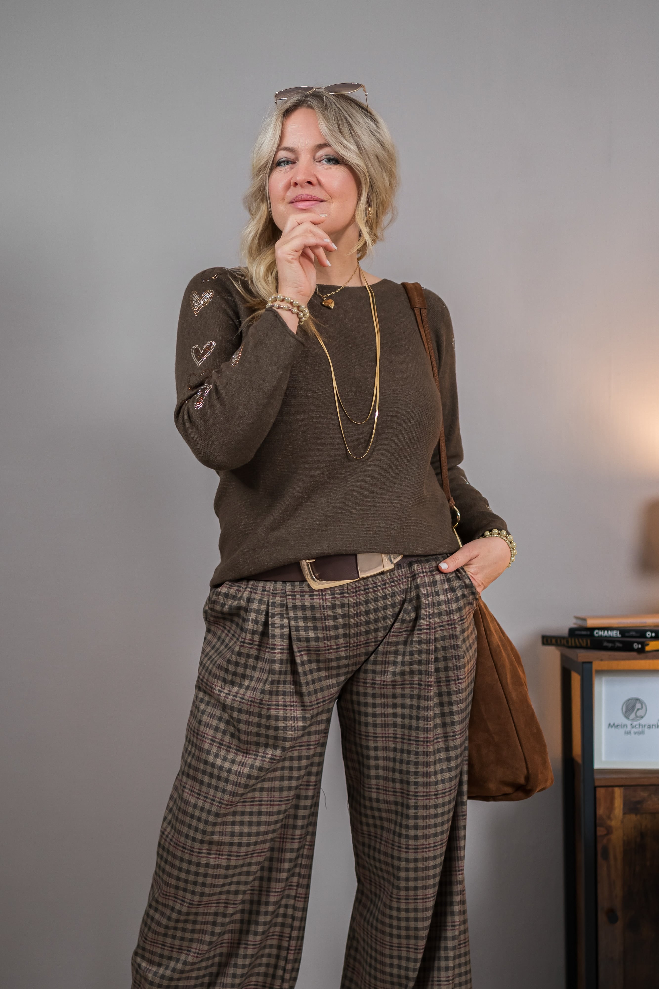 Strickpullover mit Glitzerherzen, dunkelbraun