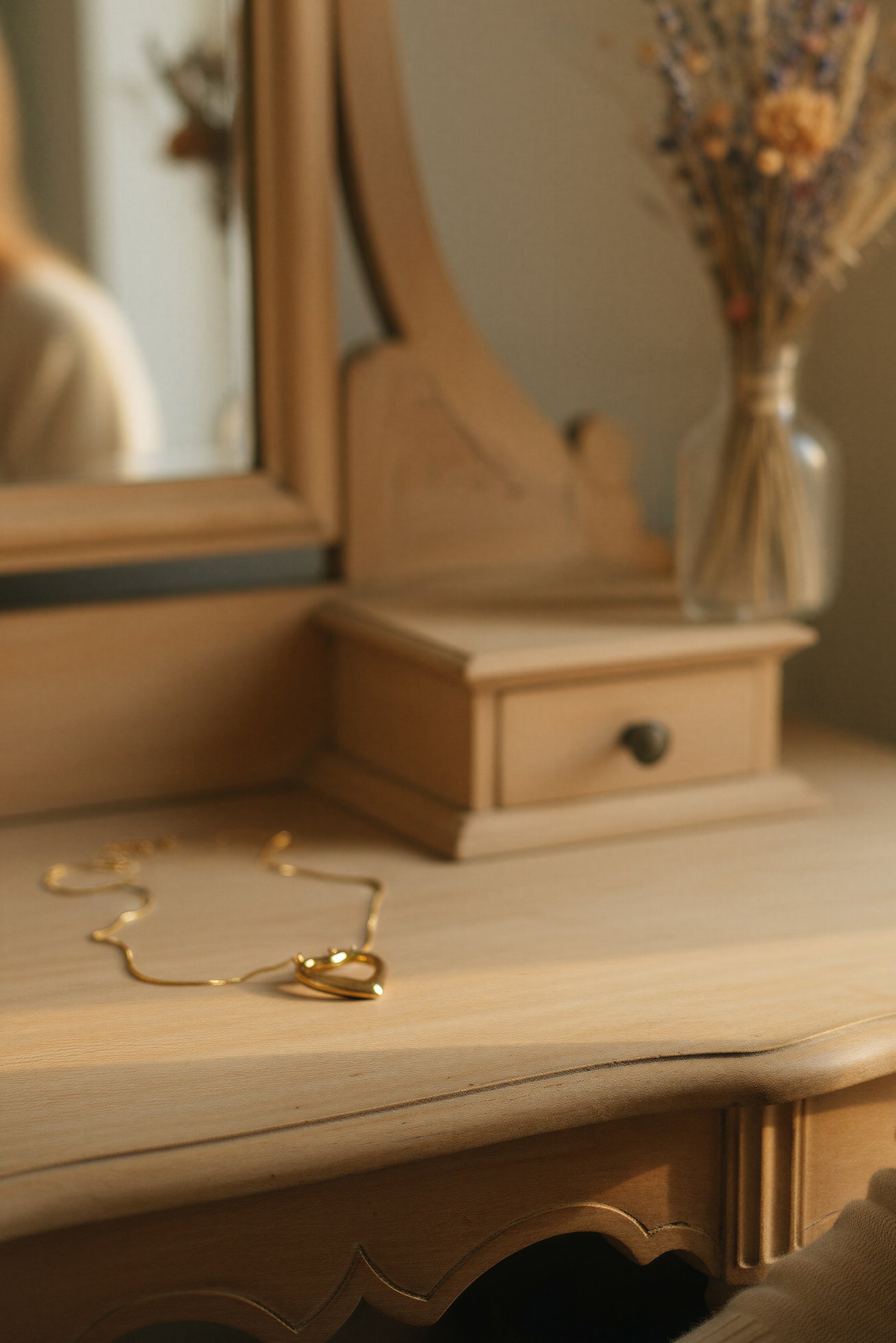 Goldkette mit offenem Herzanhänger