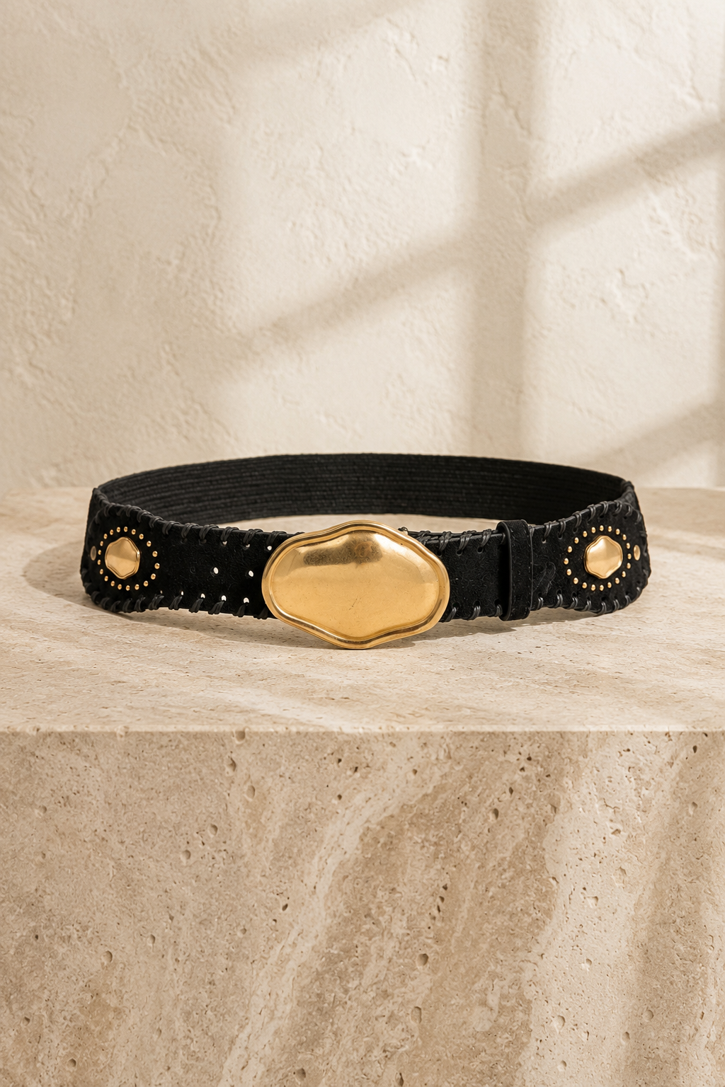 Schwarzer Stretchgürtel mit goldfarben Dekobuckles