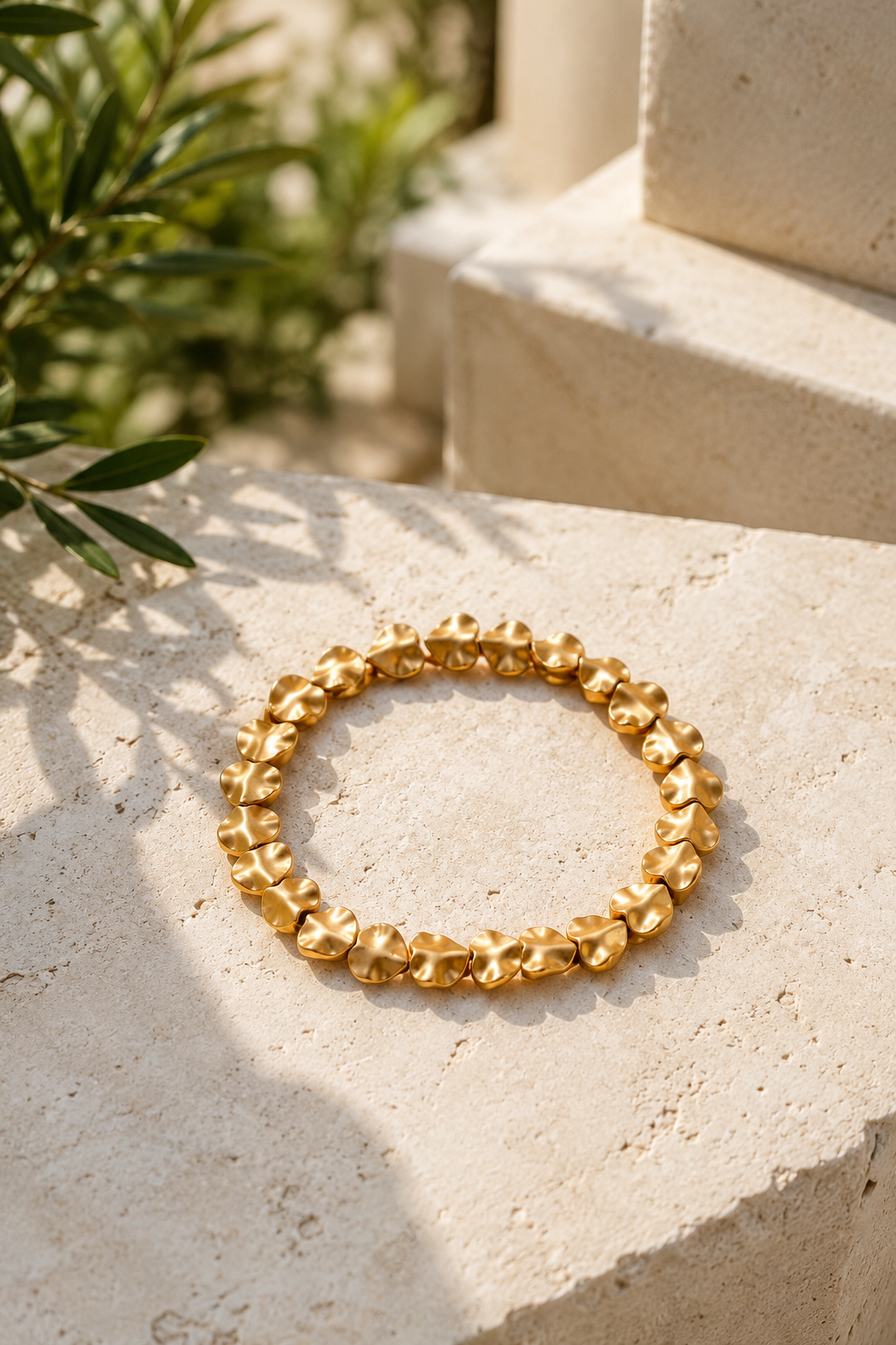Herz-Armband Gold Matt, kleine Herzplättchen