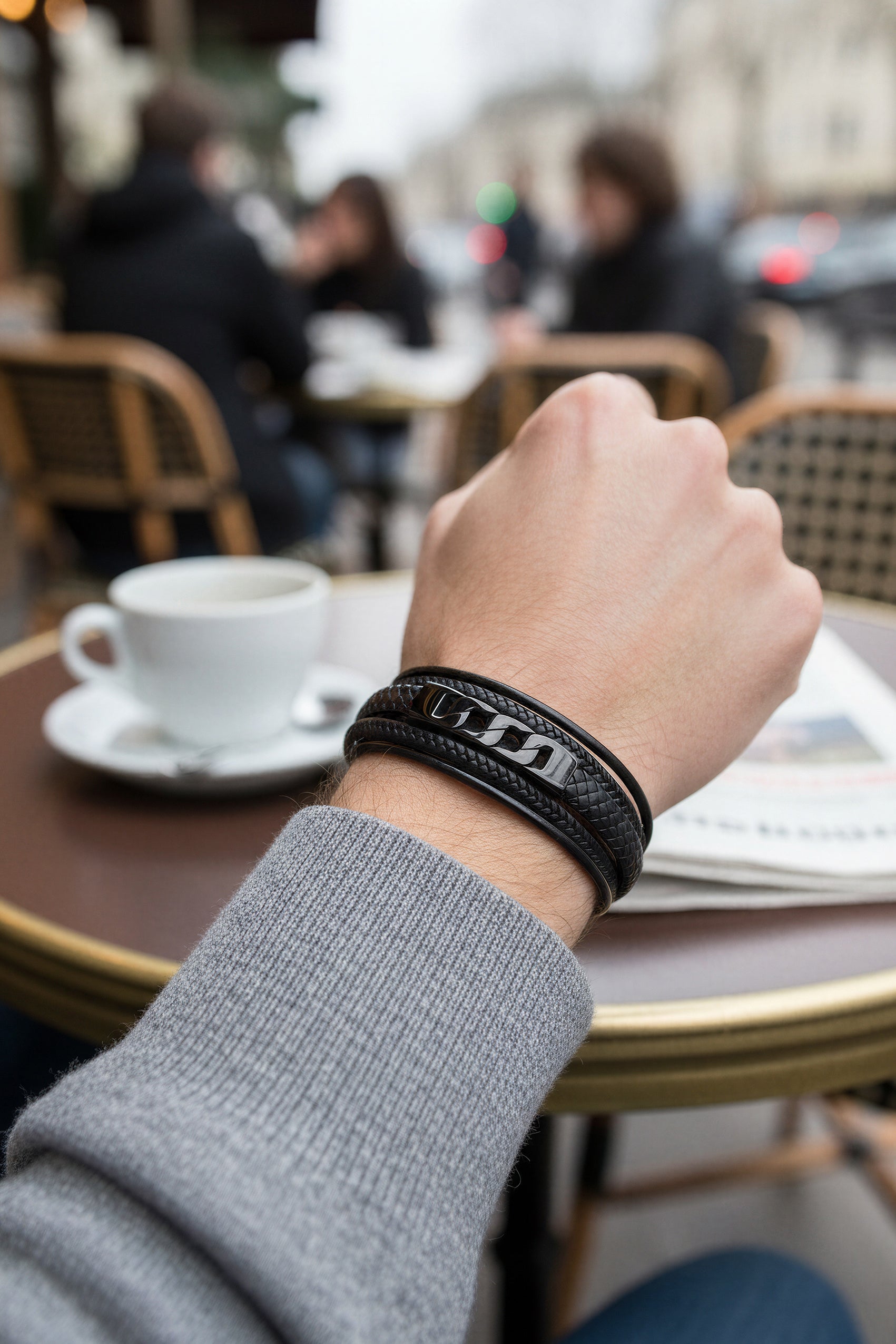 Herren Kunstlederarmband in Schwarz mit geflochtenen Strängen und Edelstahlverschluss