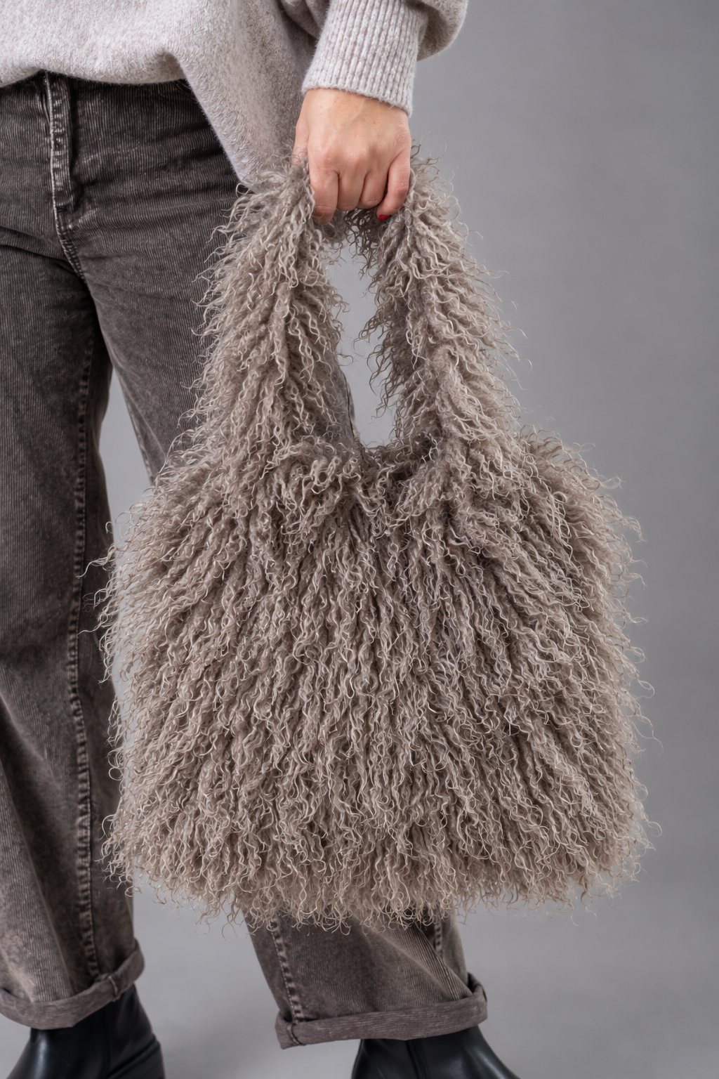 Statement-Tasche "Wild Curly" in Felloptik, taupe