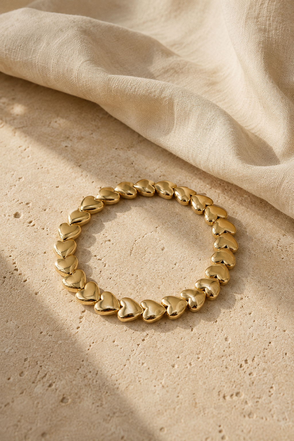 Herz-Armband Gold, kleine Herzplättchen