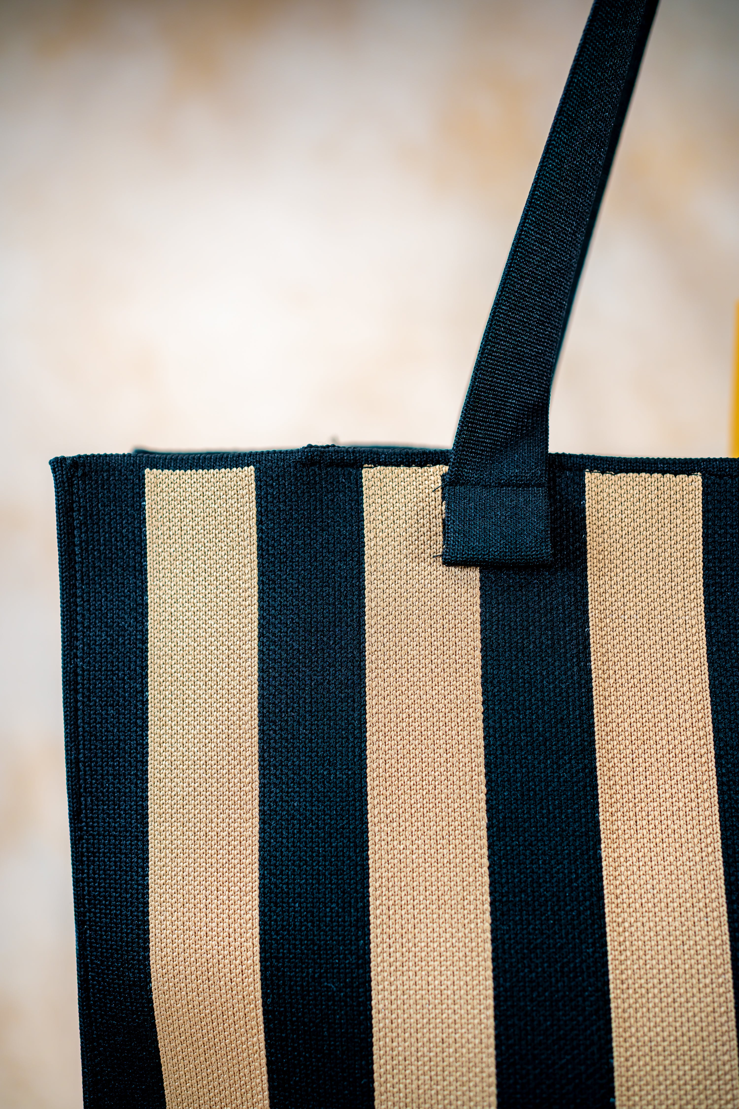 Weicher Shopper in Schwarz-Camel in Blockstreifen