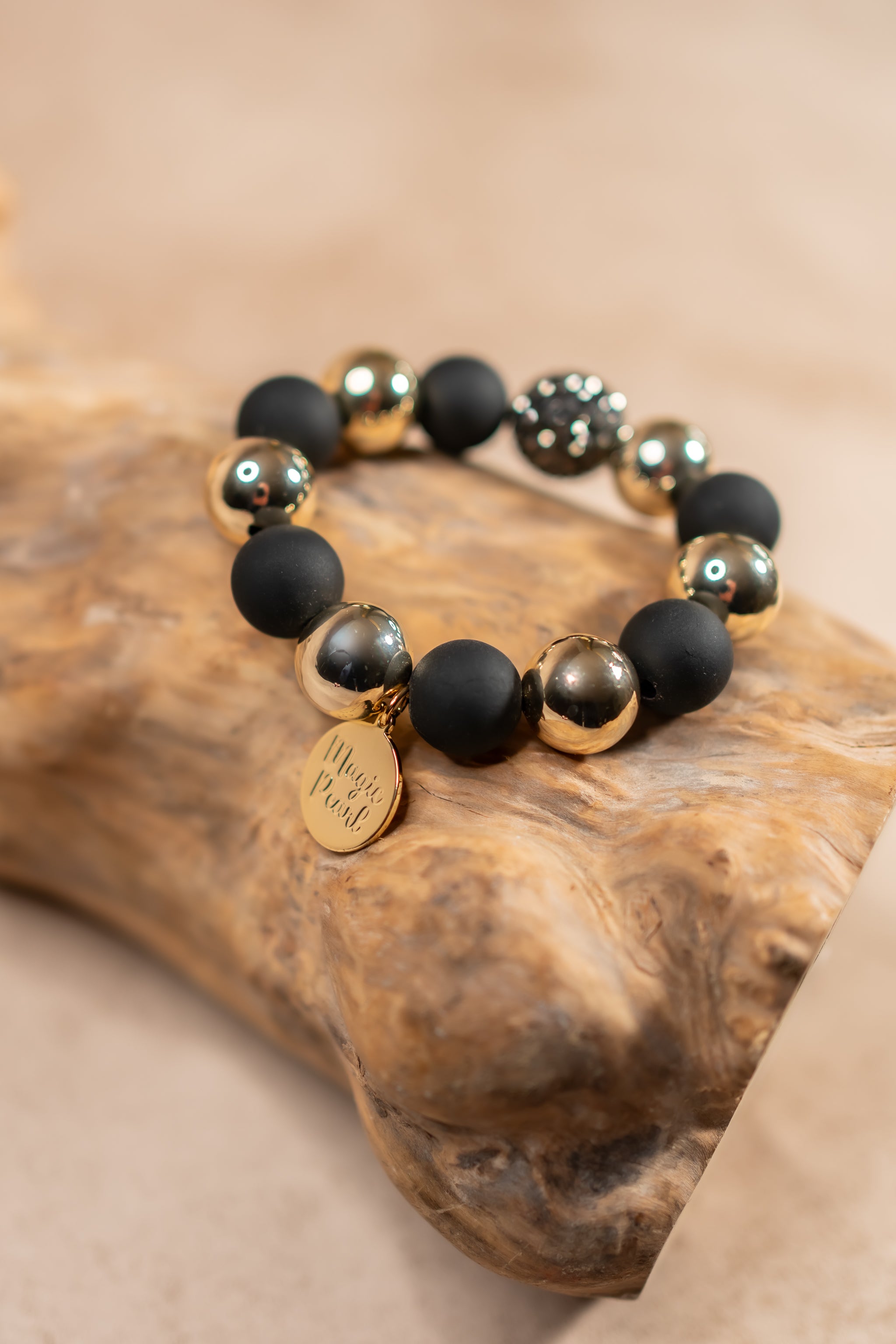 Perlenarmband Midnight Sparkle in Gold