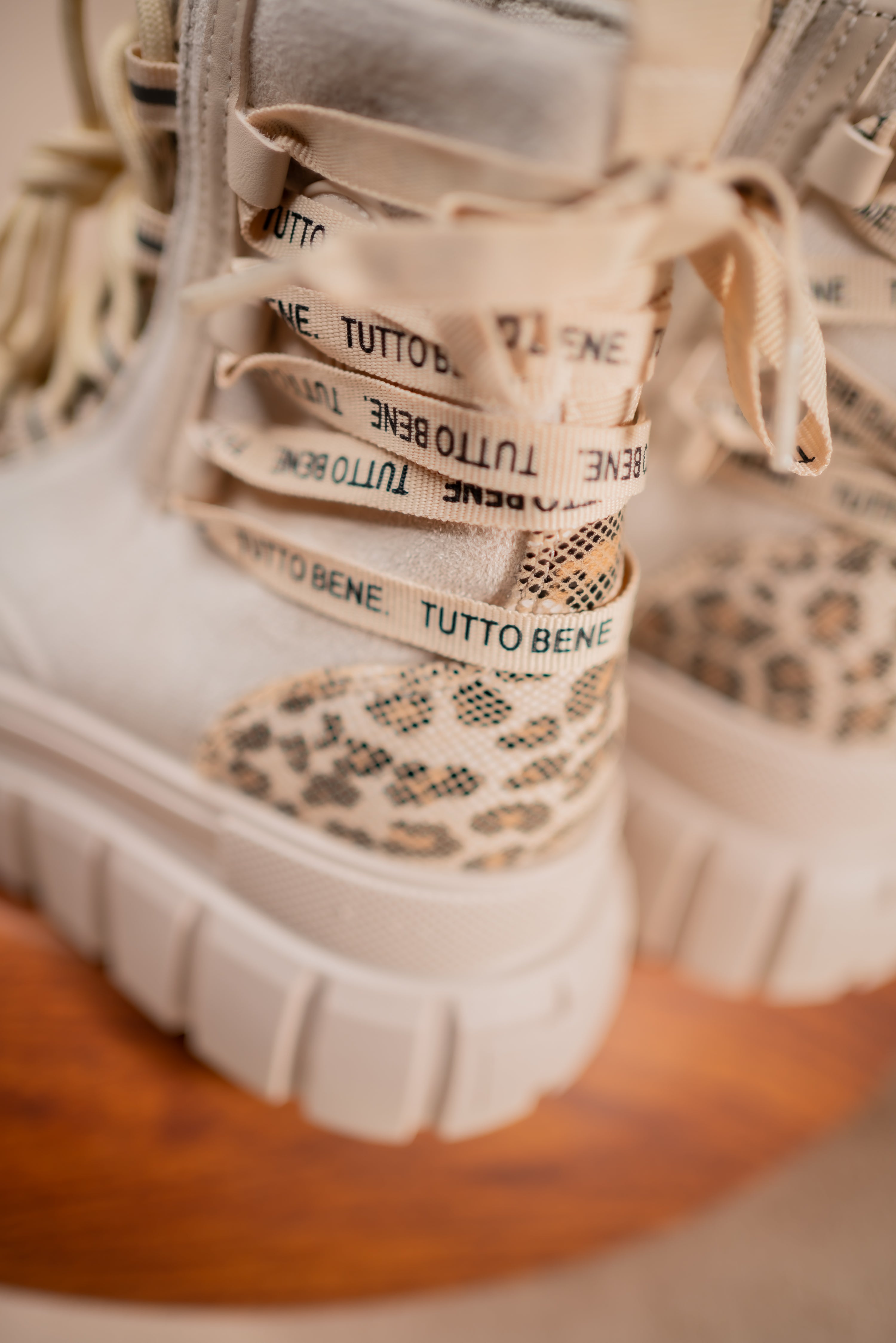 Halbhoher Sneaker mit Reißverschluss, beige