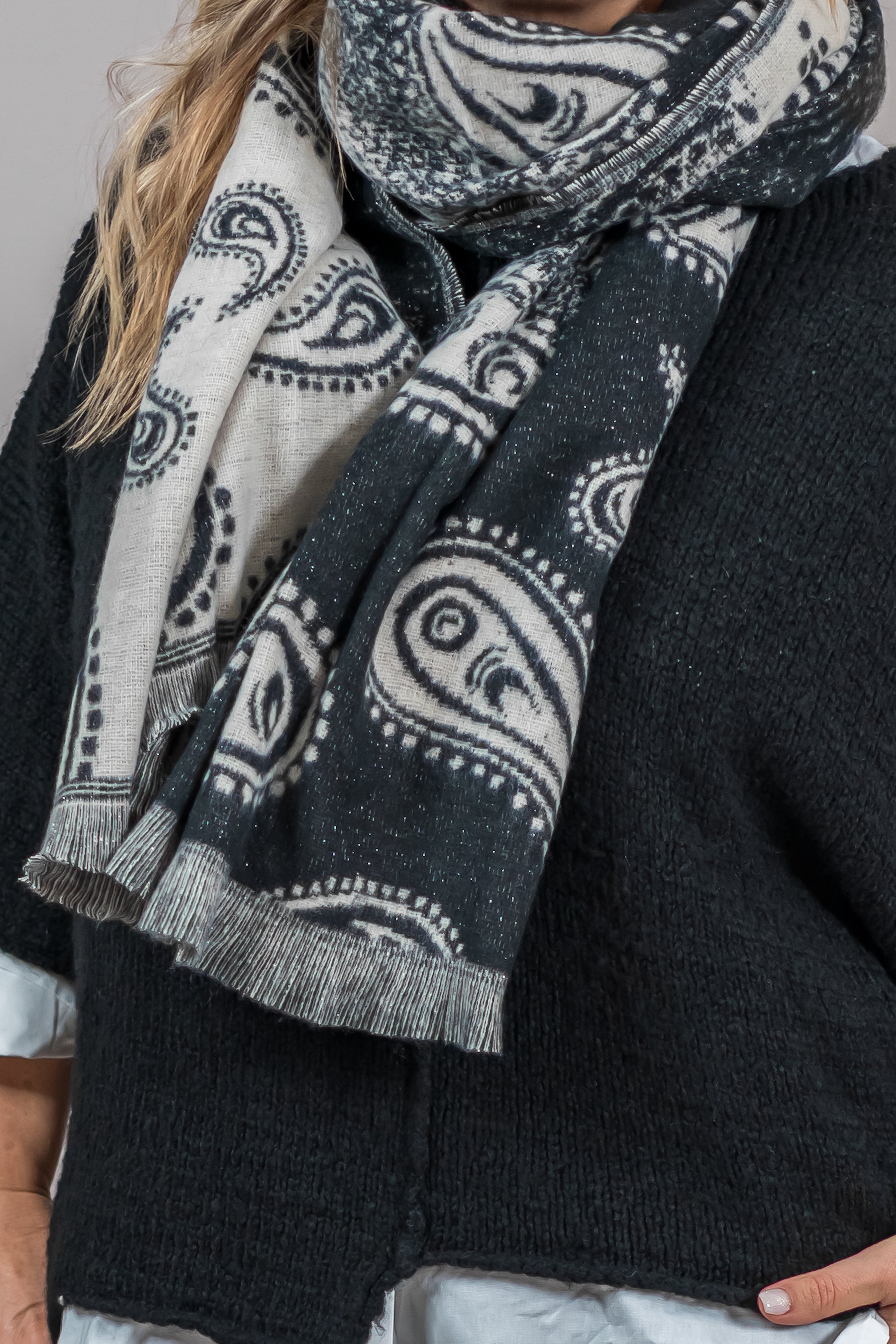 Weicher Schal mit edlem Paisley-Muster, schwarz-creme