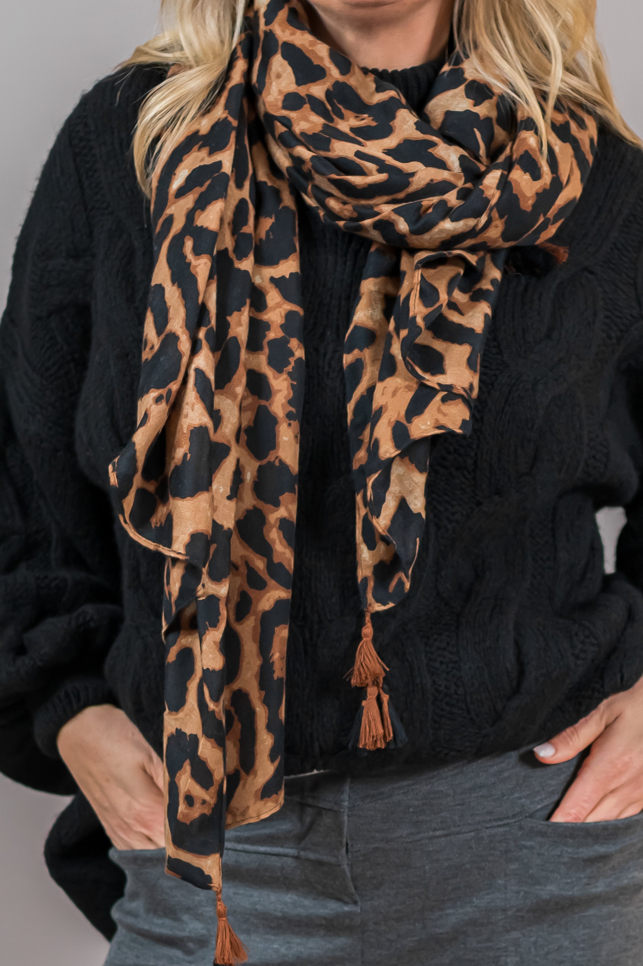 Leichter Schal mit Animalprint, braun