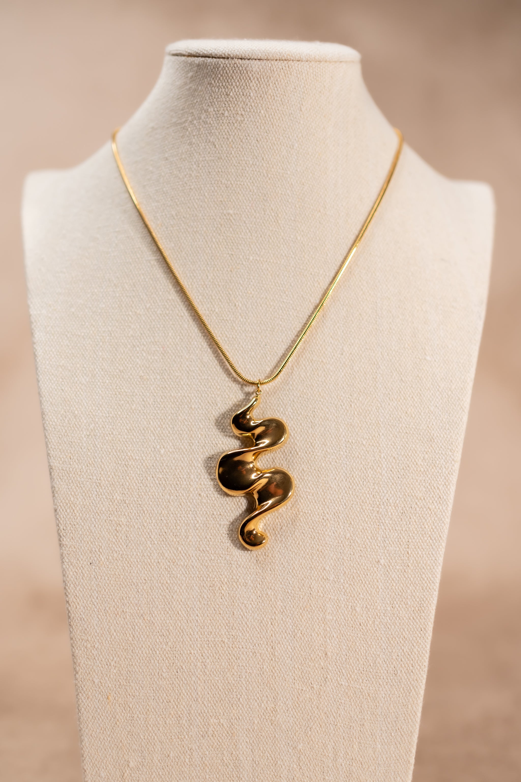 Halskette mit Anhänger