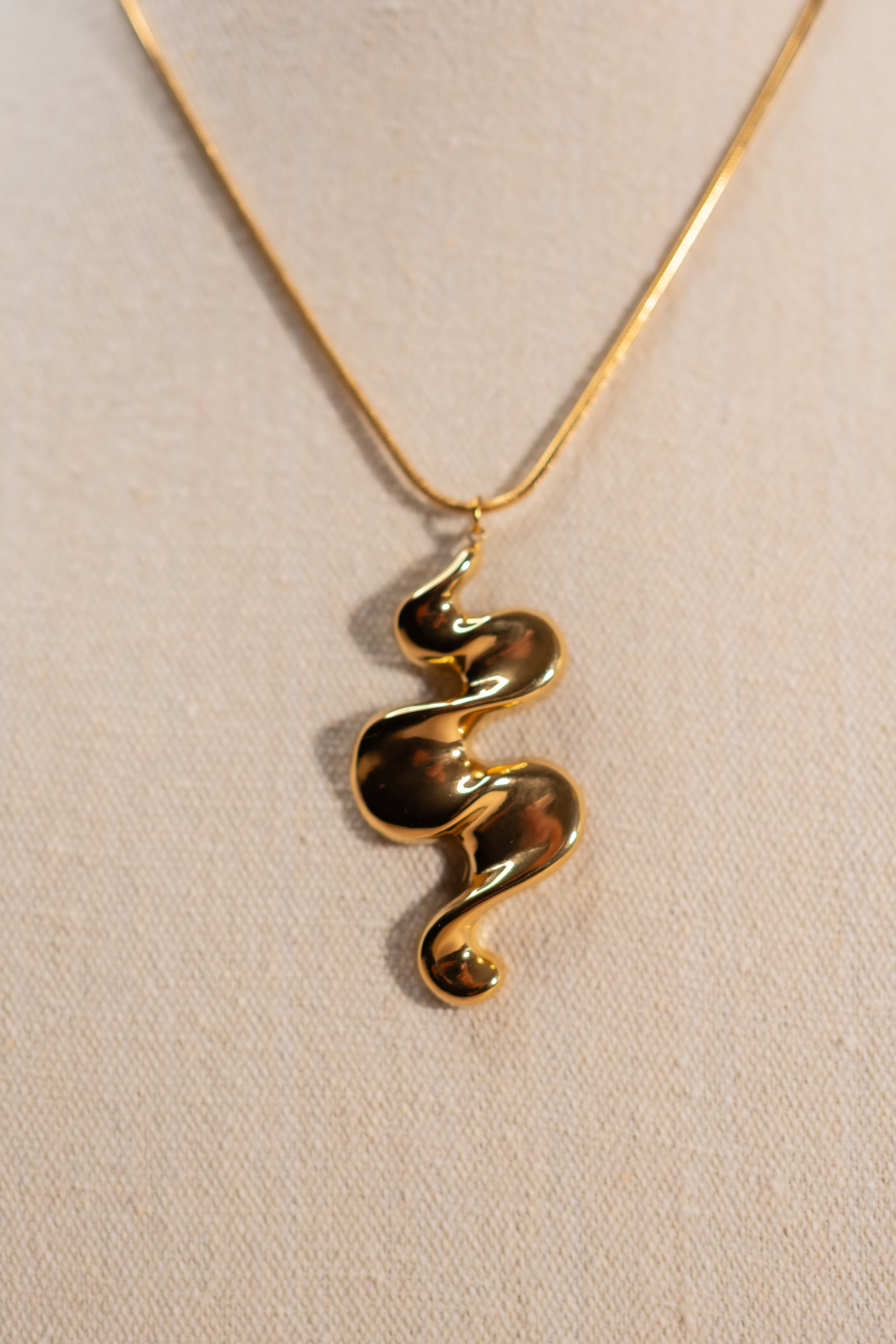 Halskette mit Anhänger