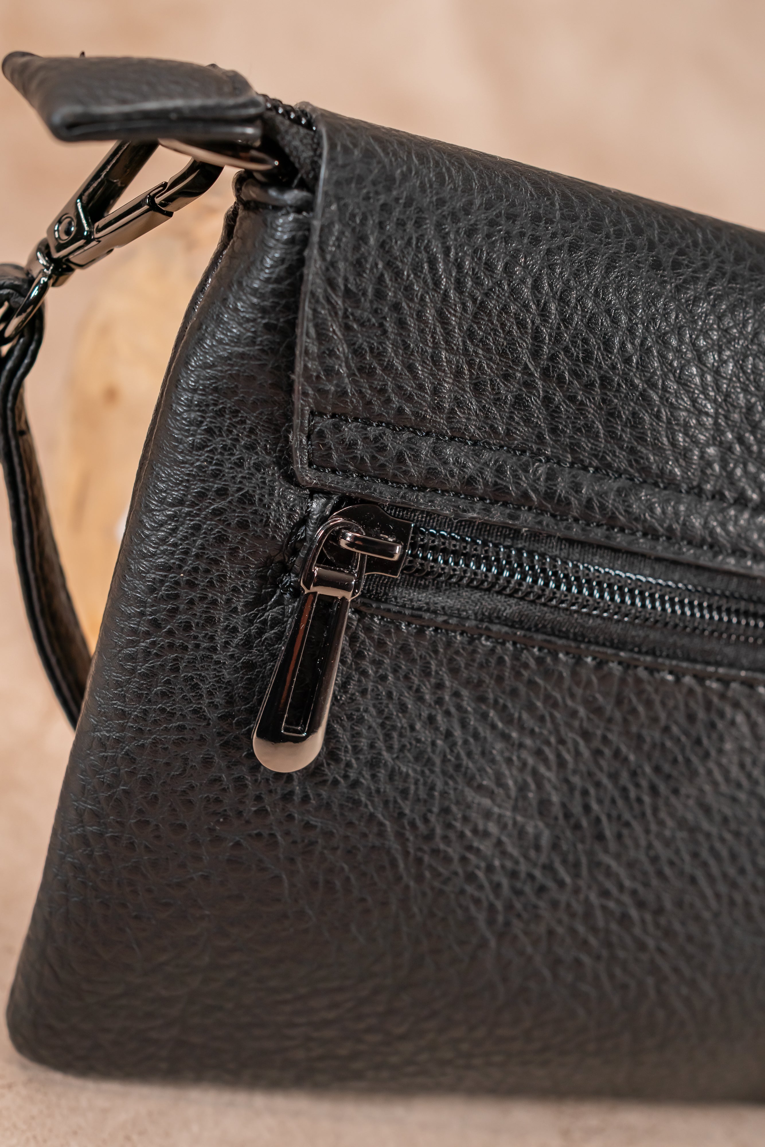 Schmale Umhängetasche, schwarz