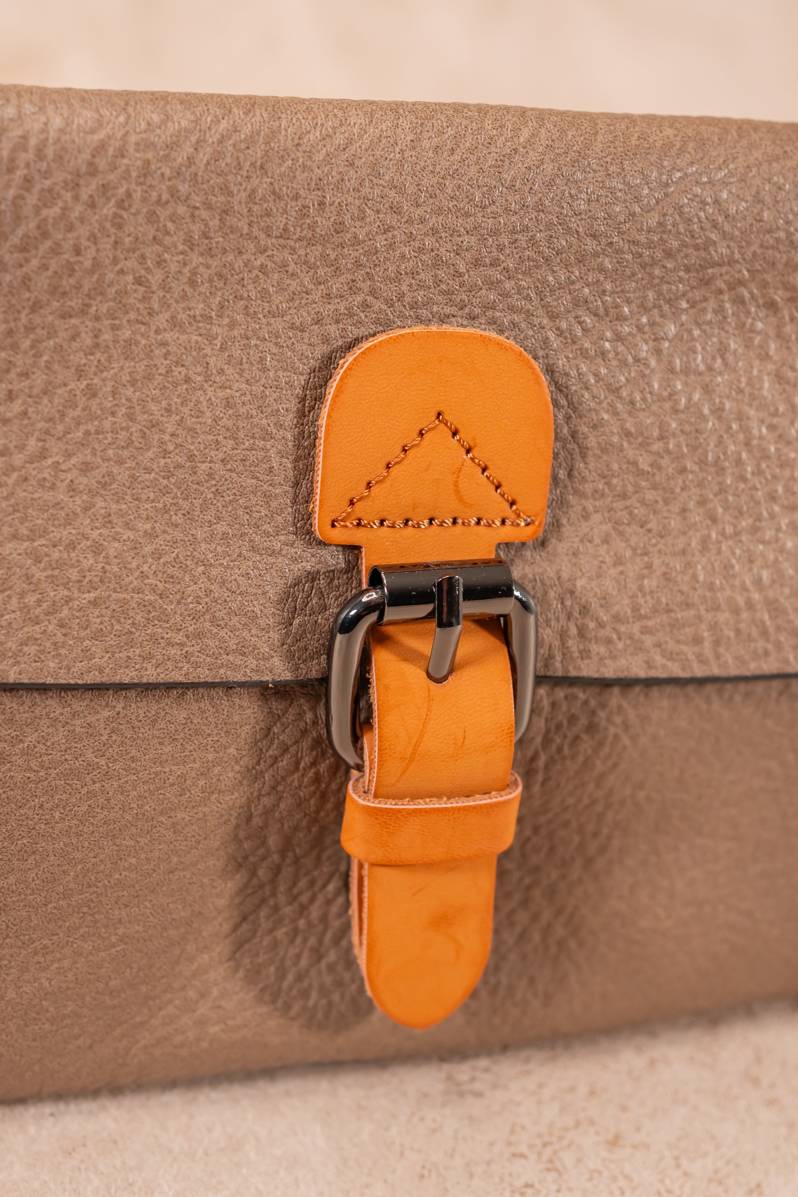 Schmale Umhängetasche, taupe