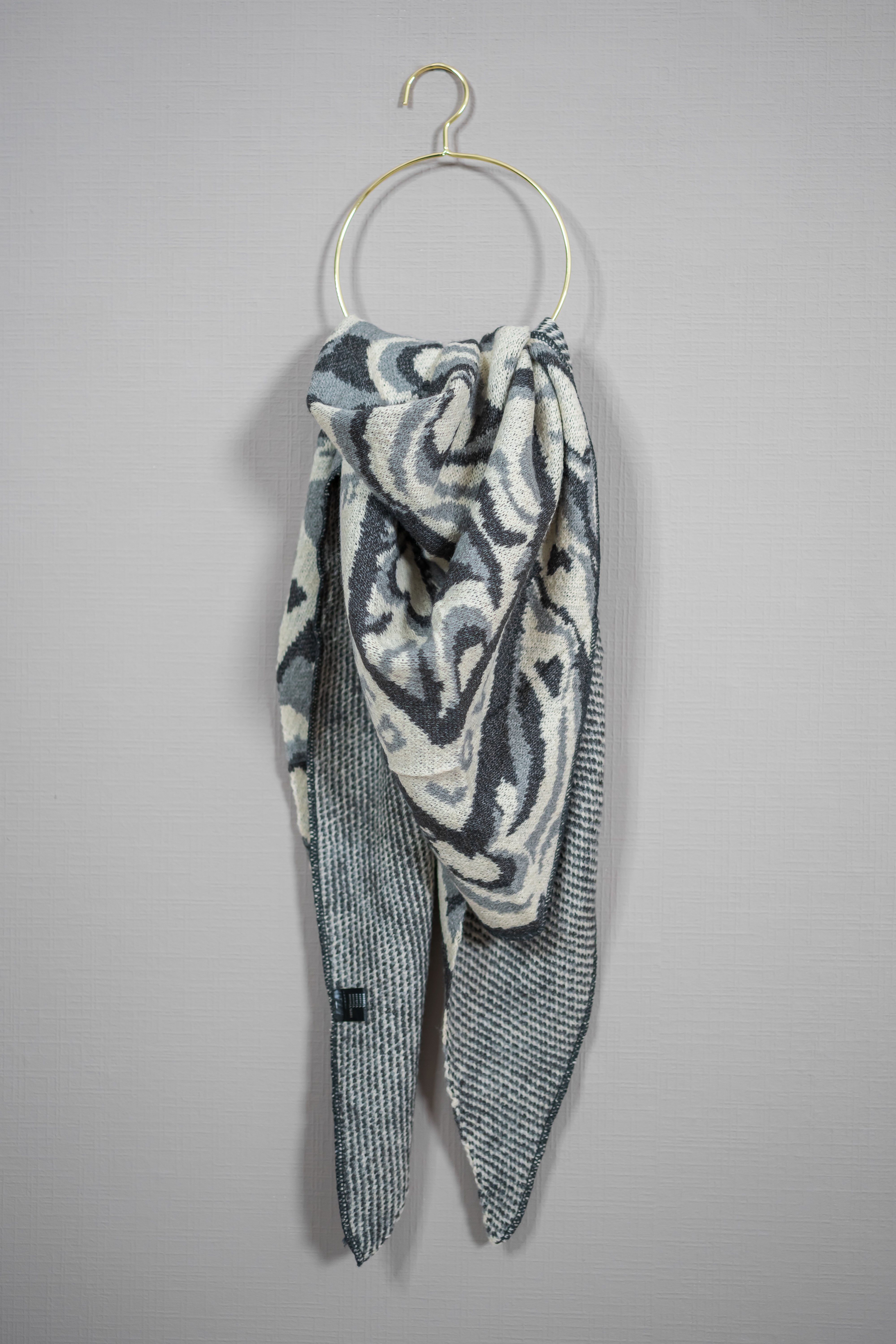 Dreiecksschal mit Print, grau