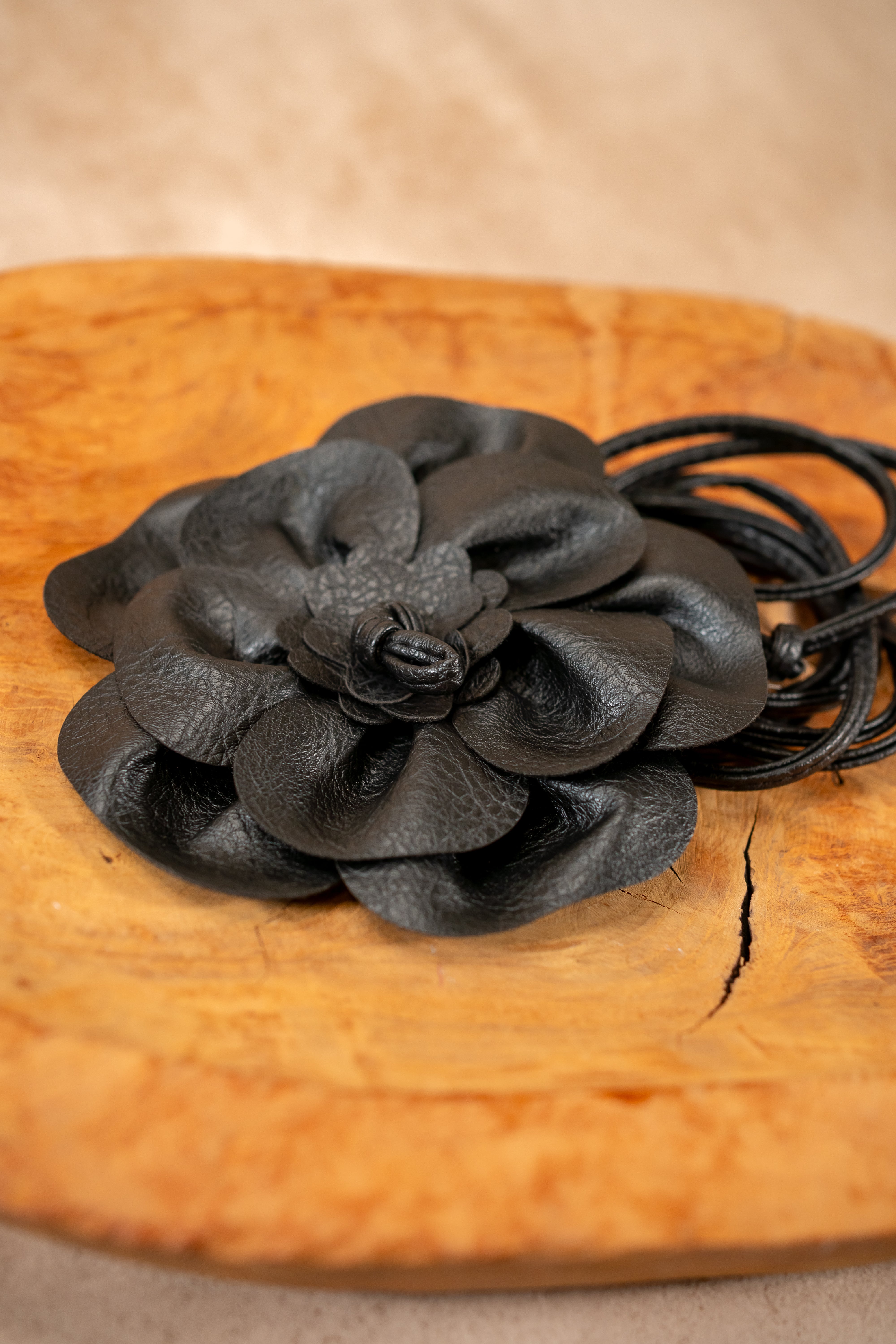 Bindgürtel mit 3D-Blüte, schwarz