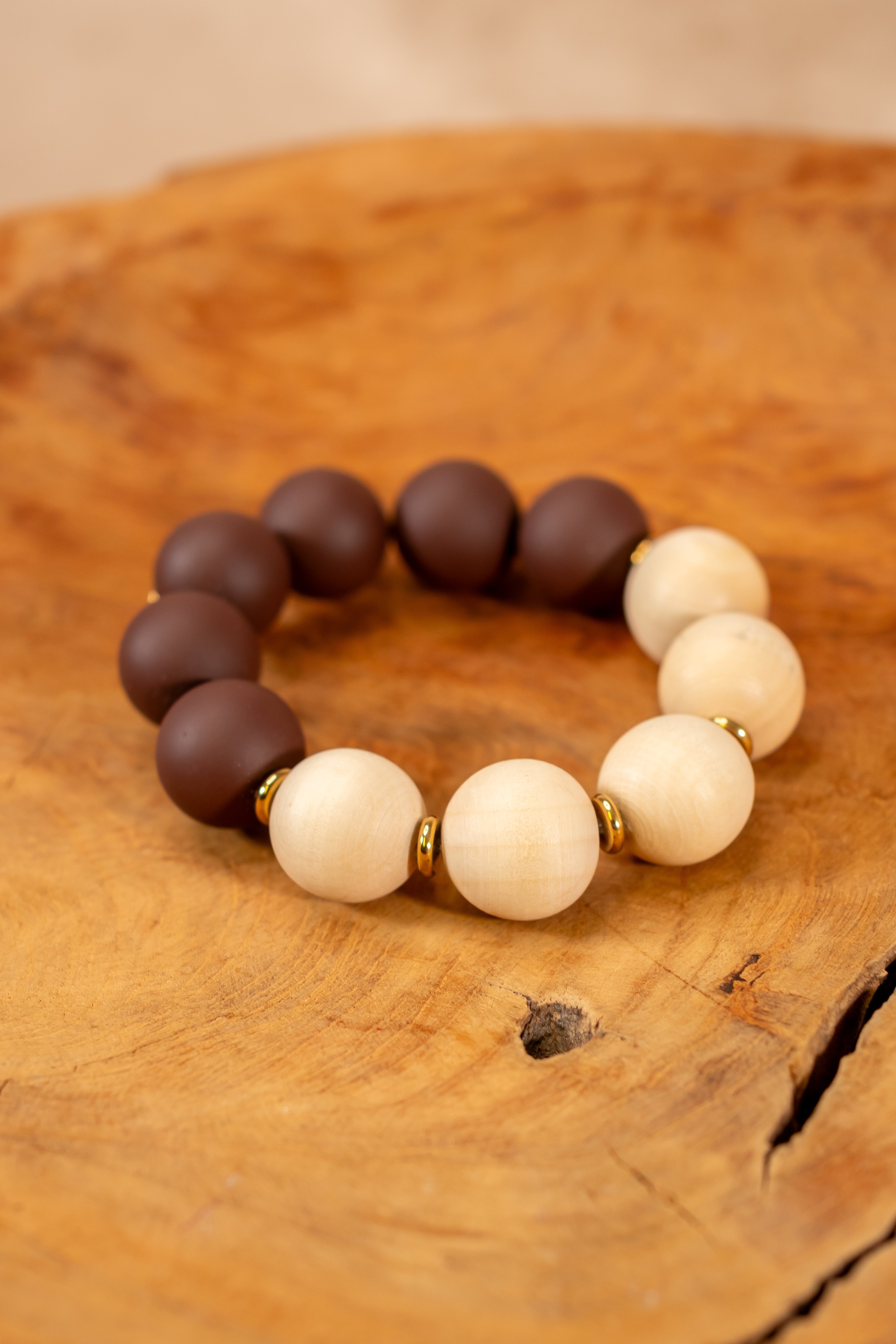 Perlenarmband aus Holzperlen