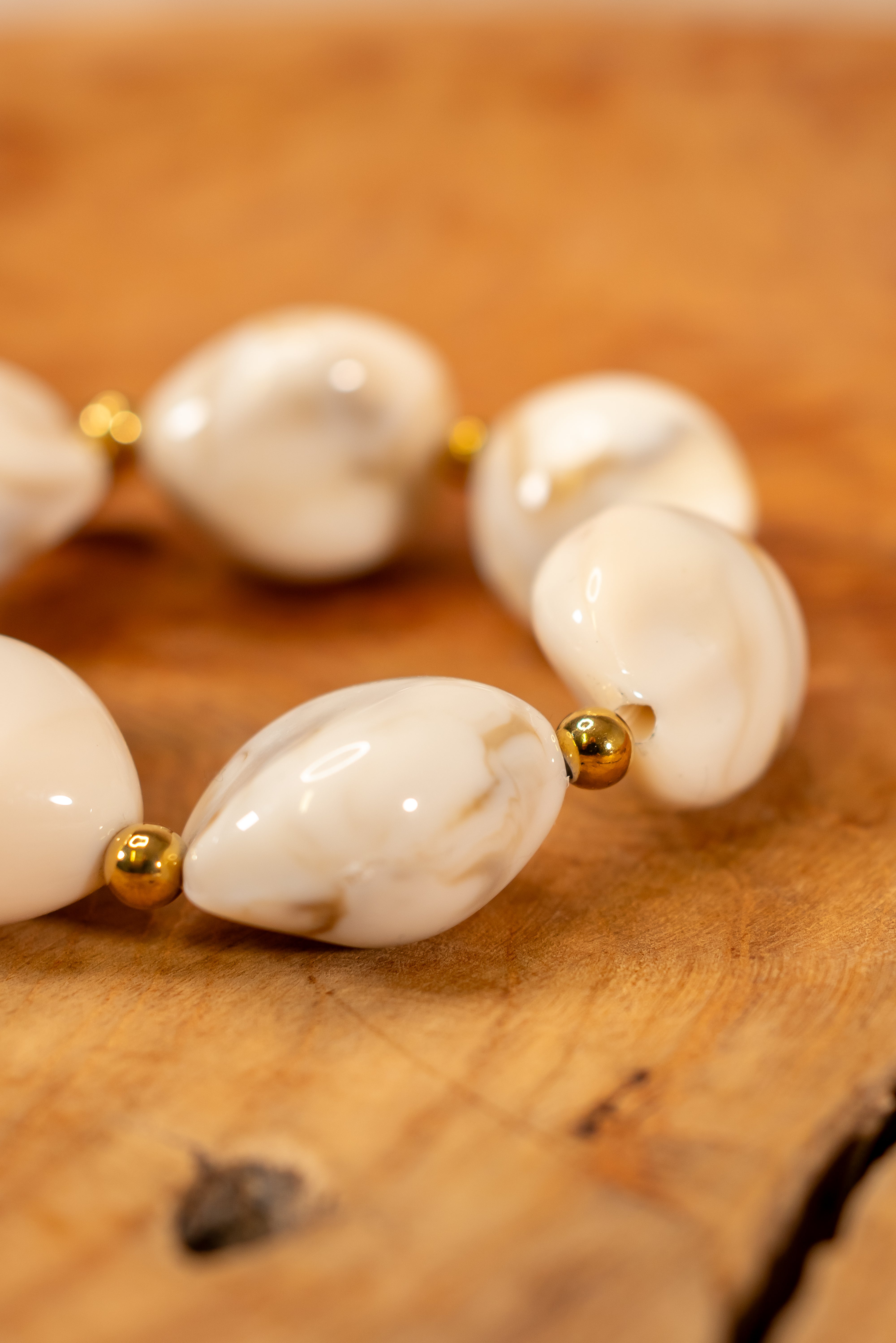 Perlenarmband in Marmoroptik