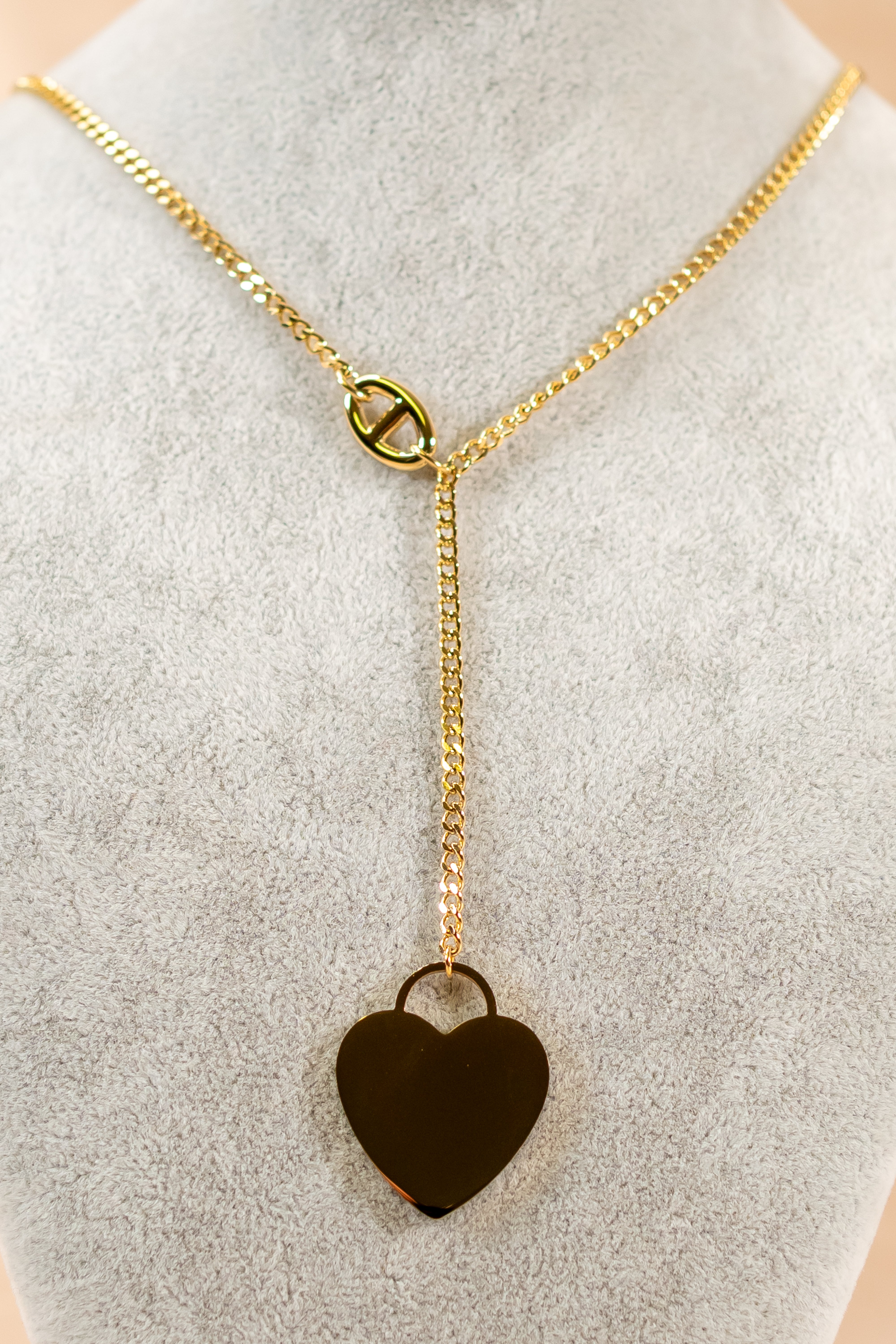 Elegante Kette mit Liebesanhänger