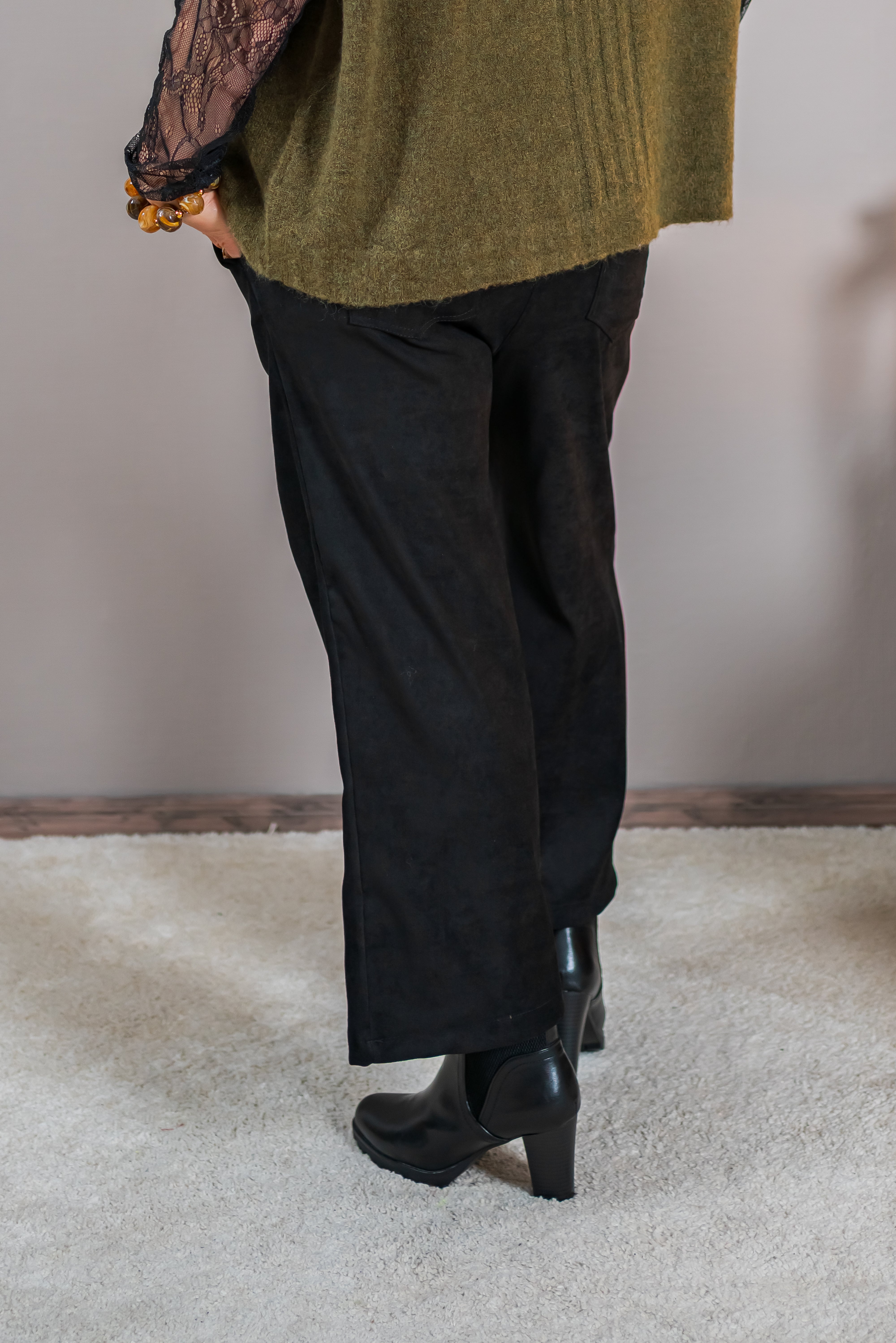 Culottehose in Velourslederoptik, schwarz