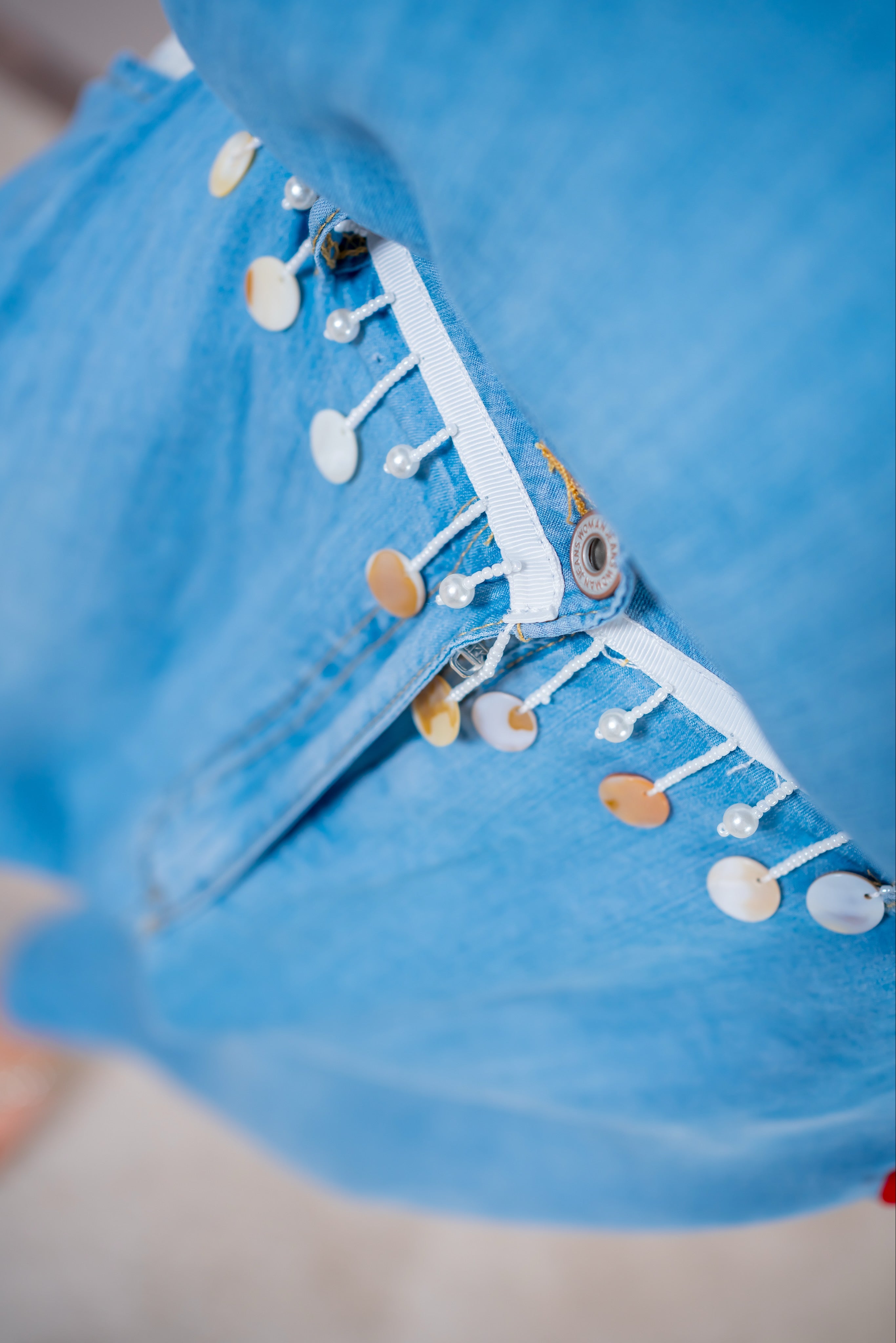 Haremshose-Baggy mit Spitze & Perlmutt-Details, hellblau