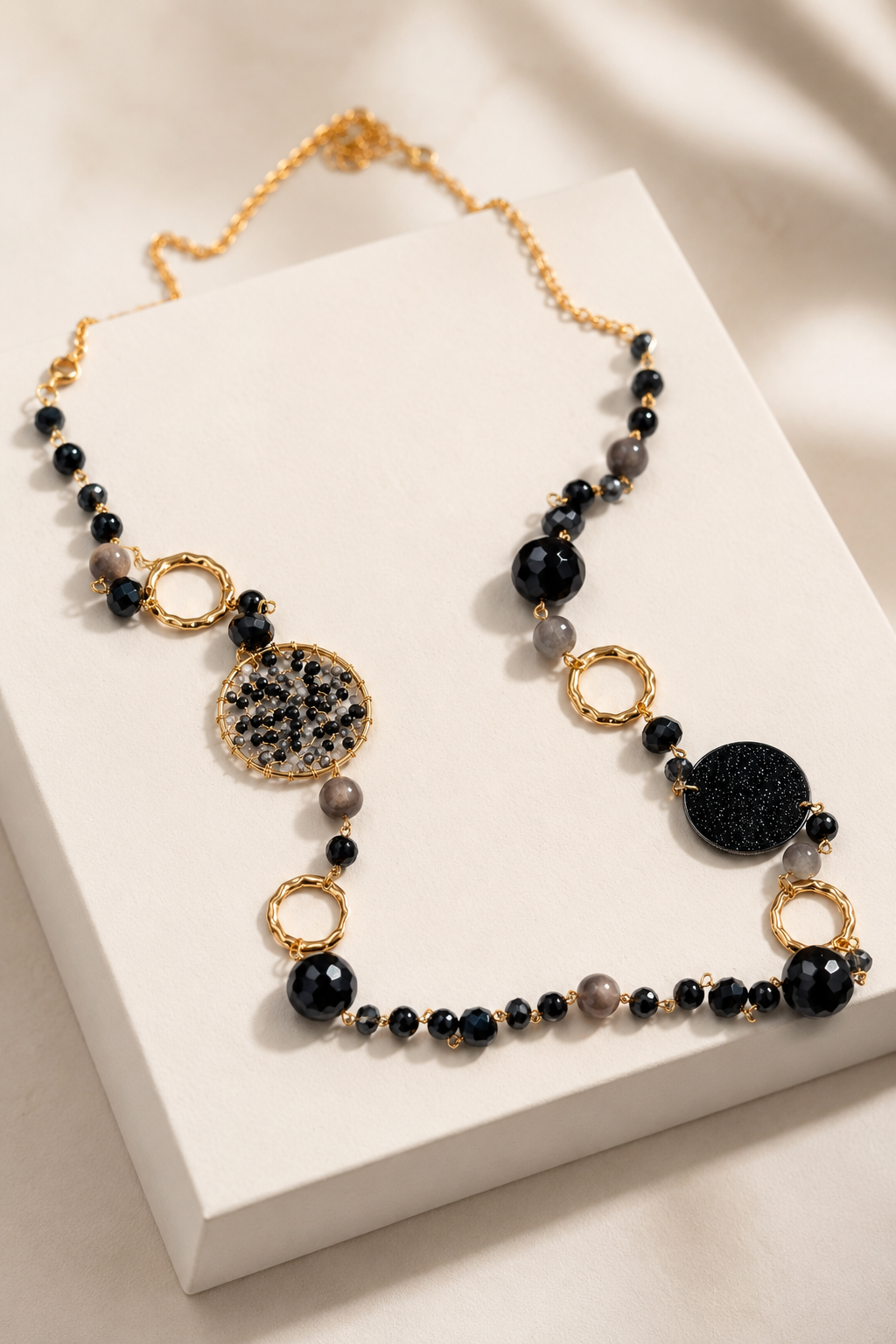 Boho Perlen Statement-Kette Schwarz/Gold