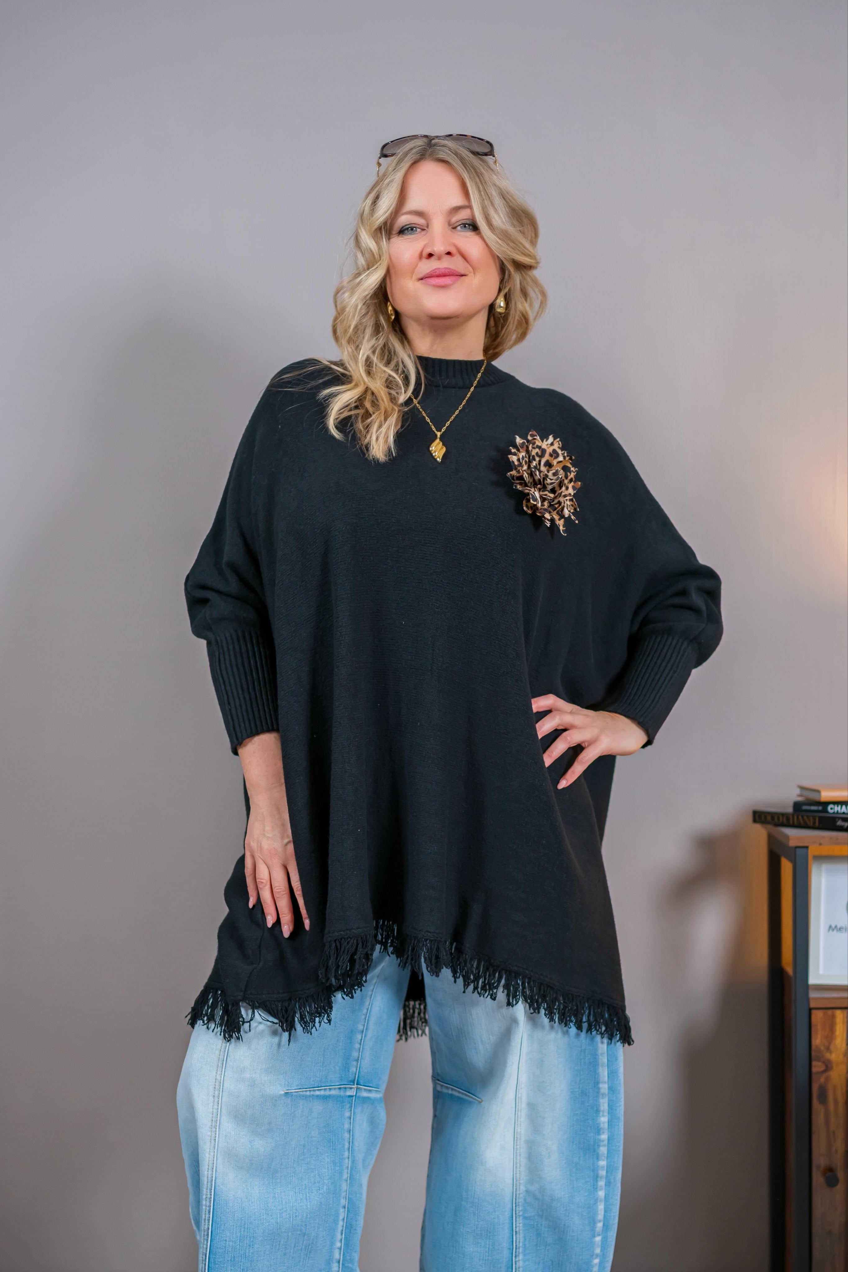 Longpullover mit Fransen und Fledermausärmeln, schwarz