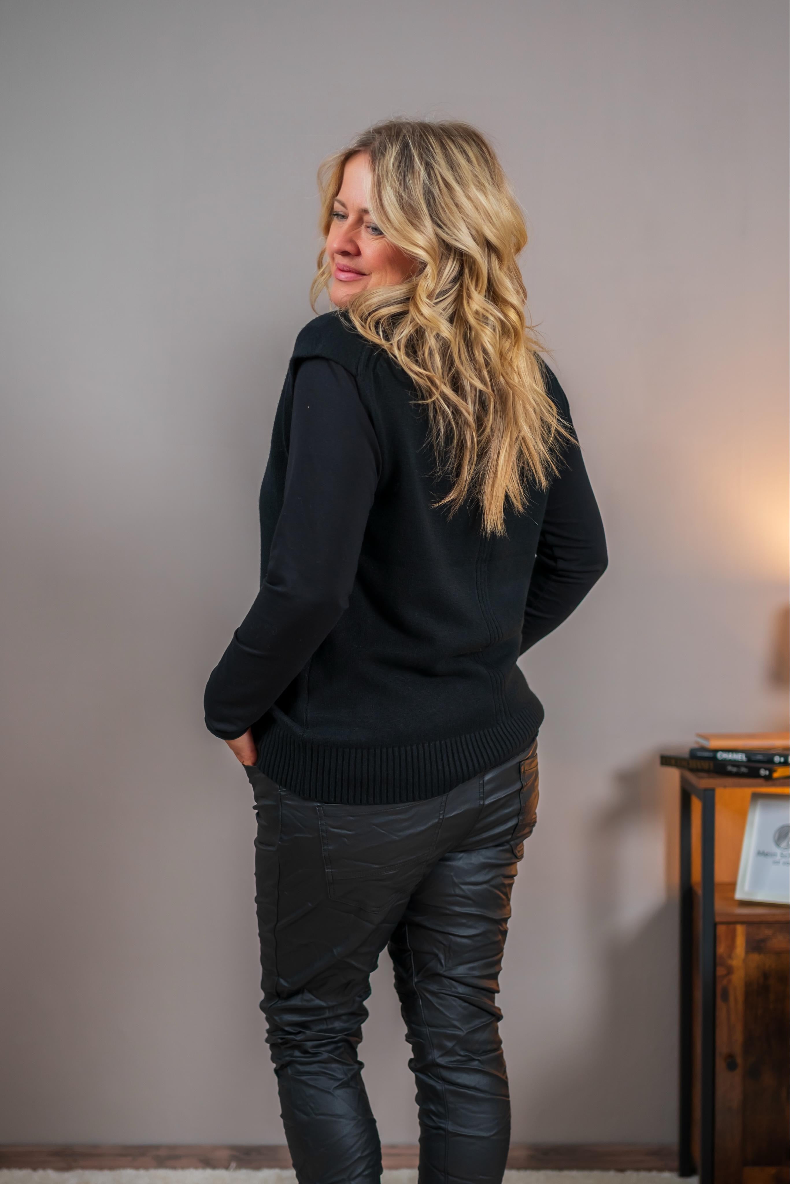 Strickpullunder mit Rollkragen, schwarz