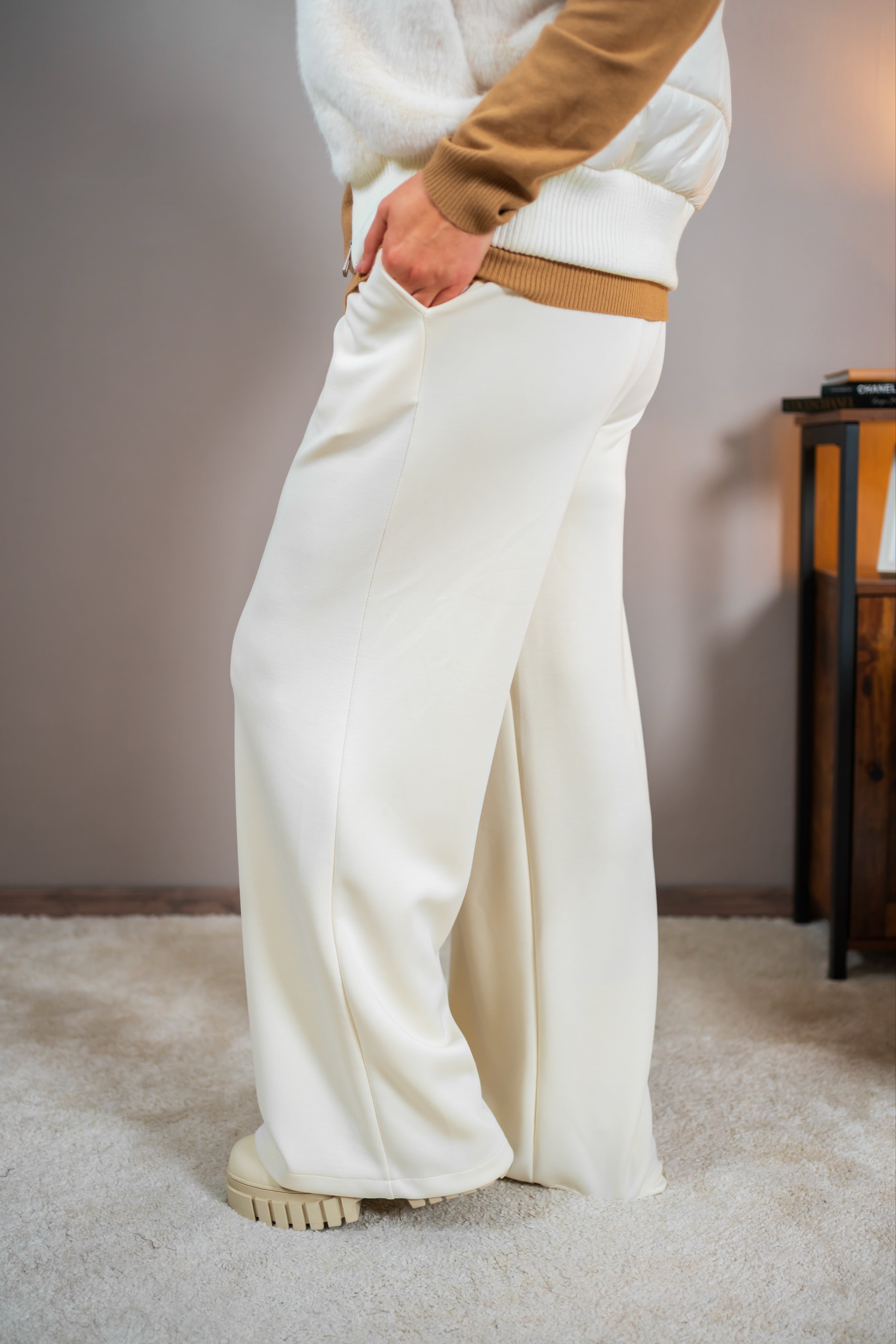 Sweathose mit weitem Bein, cremeweiß 2.Wahl