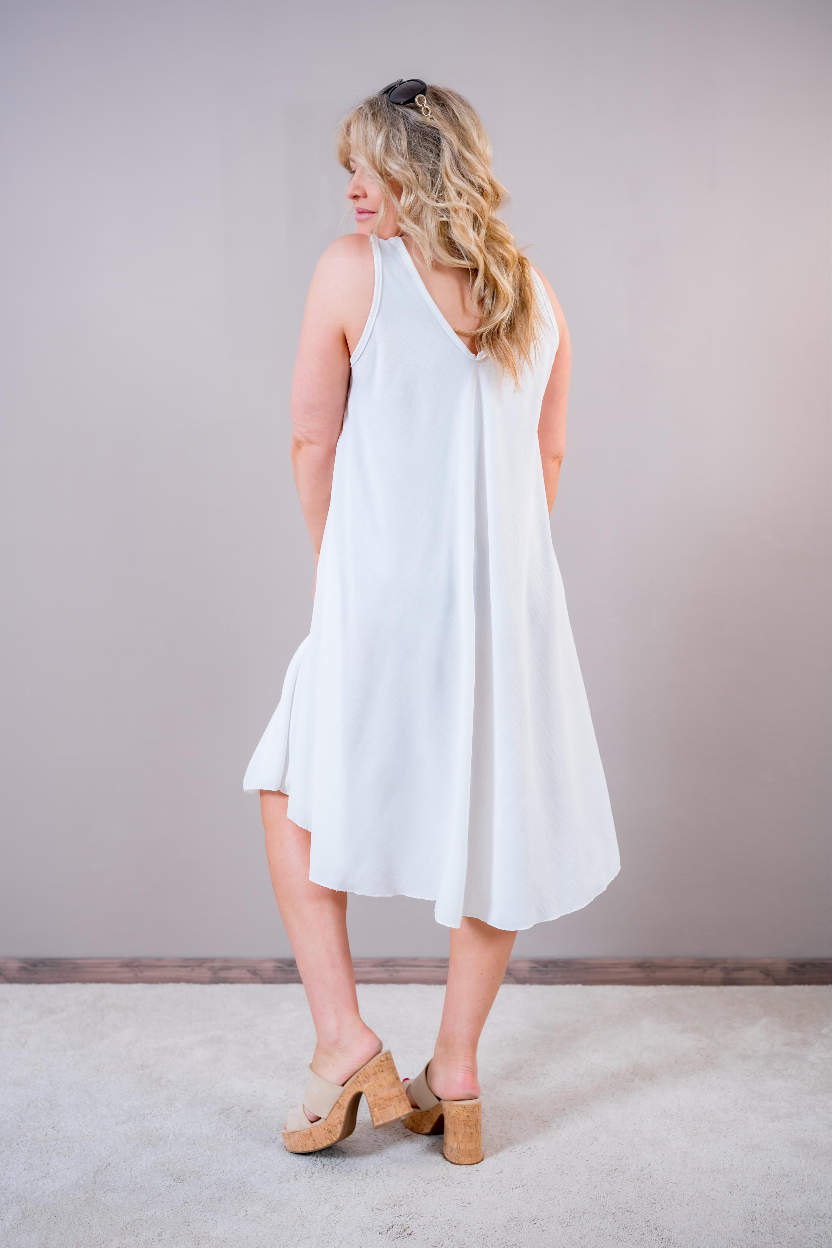 Elegantes Trägerkleid mit V-Ausschnitt, wollweiß