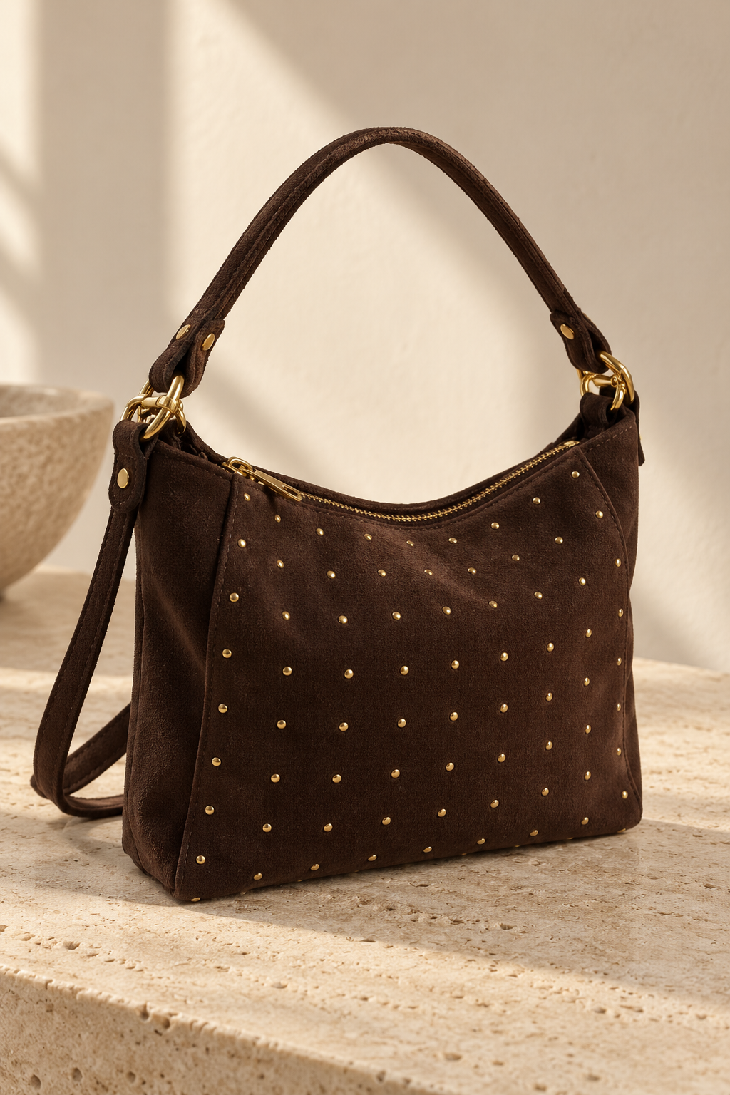 Schultertasche "Soft Studs" mit Nieten, schokobraun