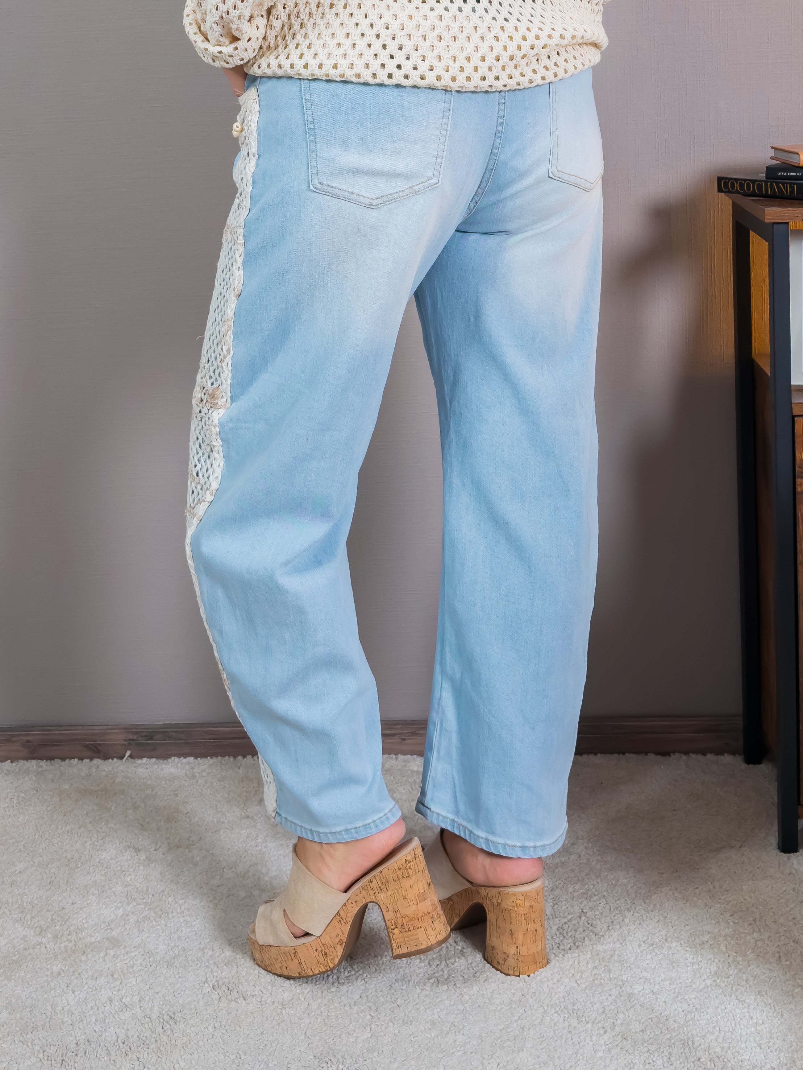 Boho Jeans mit Häkelband und Perlendetails, hellblau