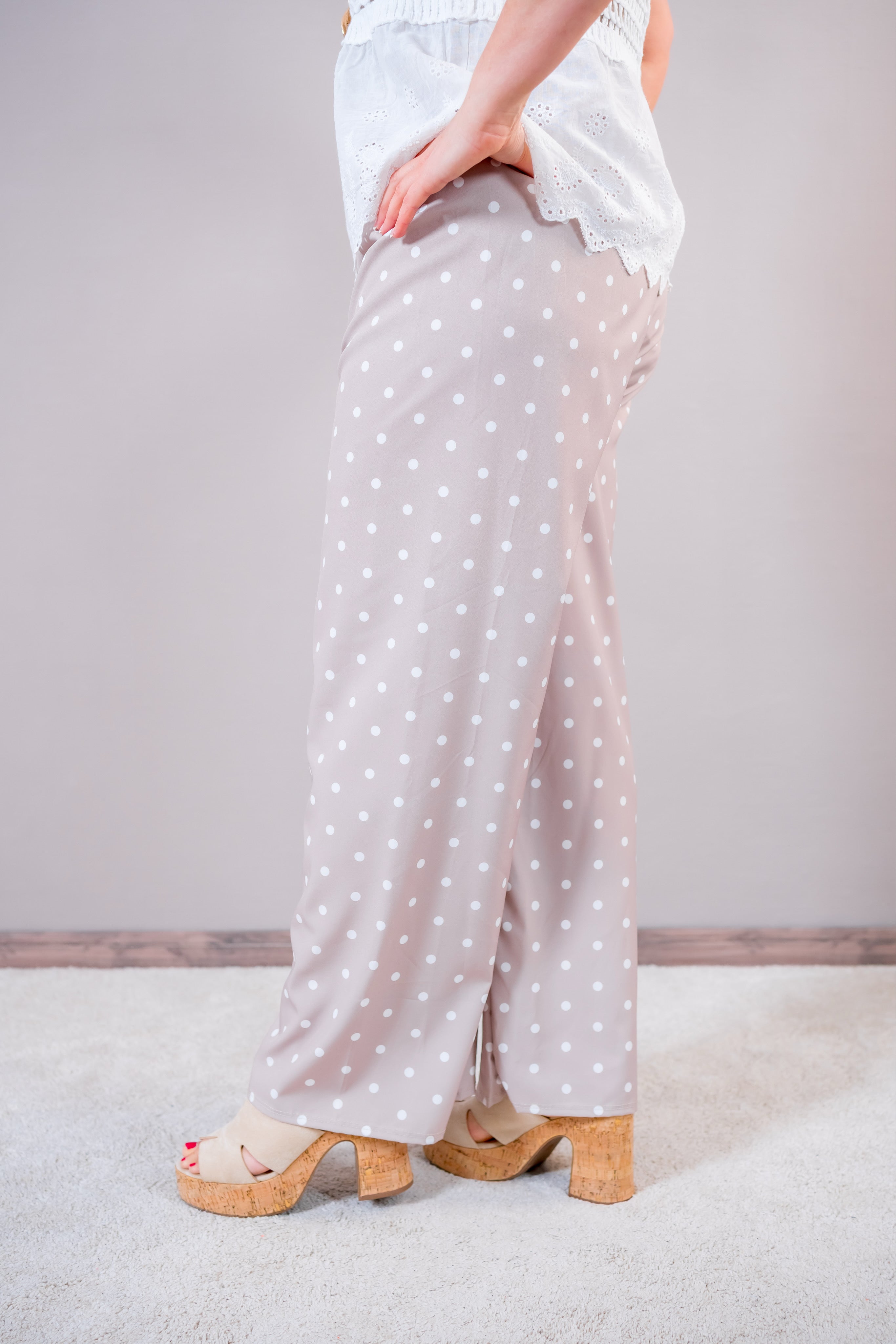 Sommerhose "Dots" - luftige weite Hose mit Pünktchen & Bindegürtel, taupe/creme