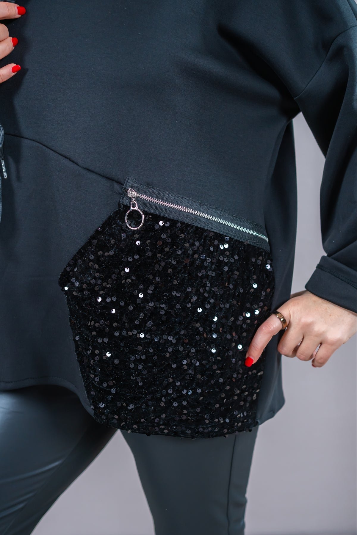 Hoodie mit Pailletten-Detail, schwarz