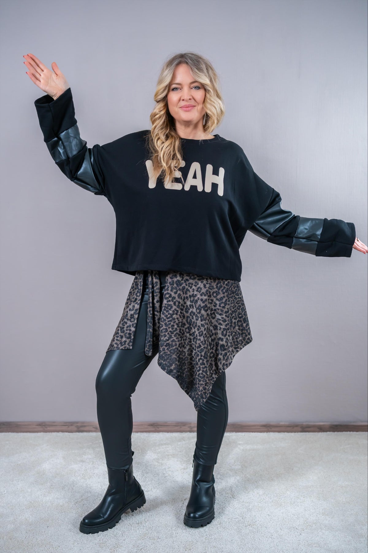 Sweatshirt "YEAH", schwarz