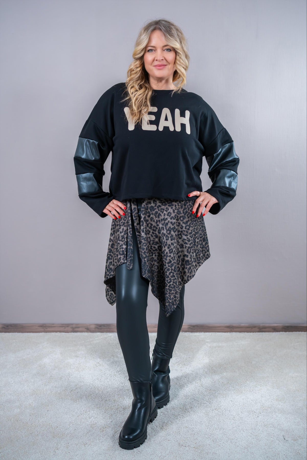 Sweatshirt "YEAH", schwarz